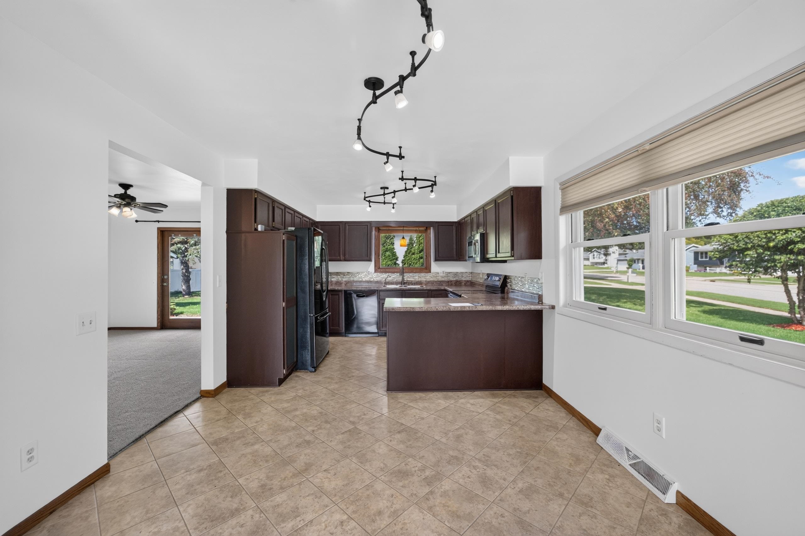 323 Santa Fe Trail