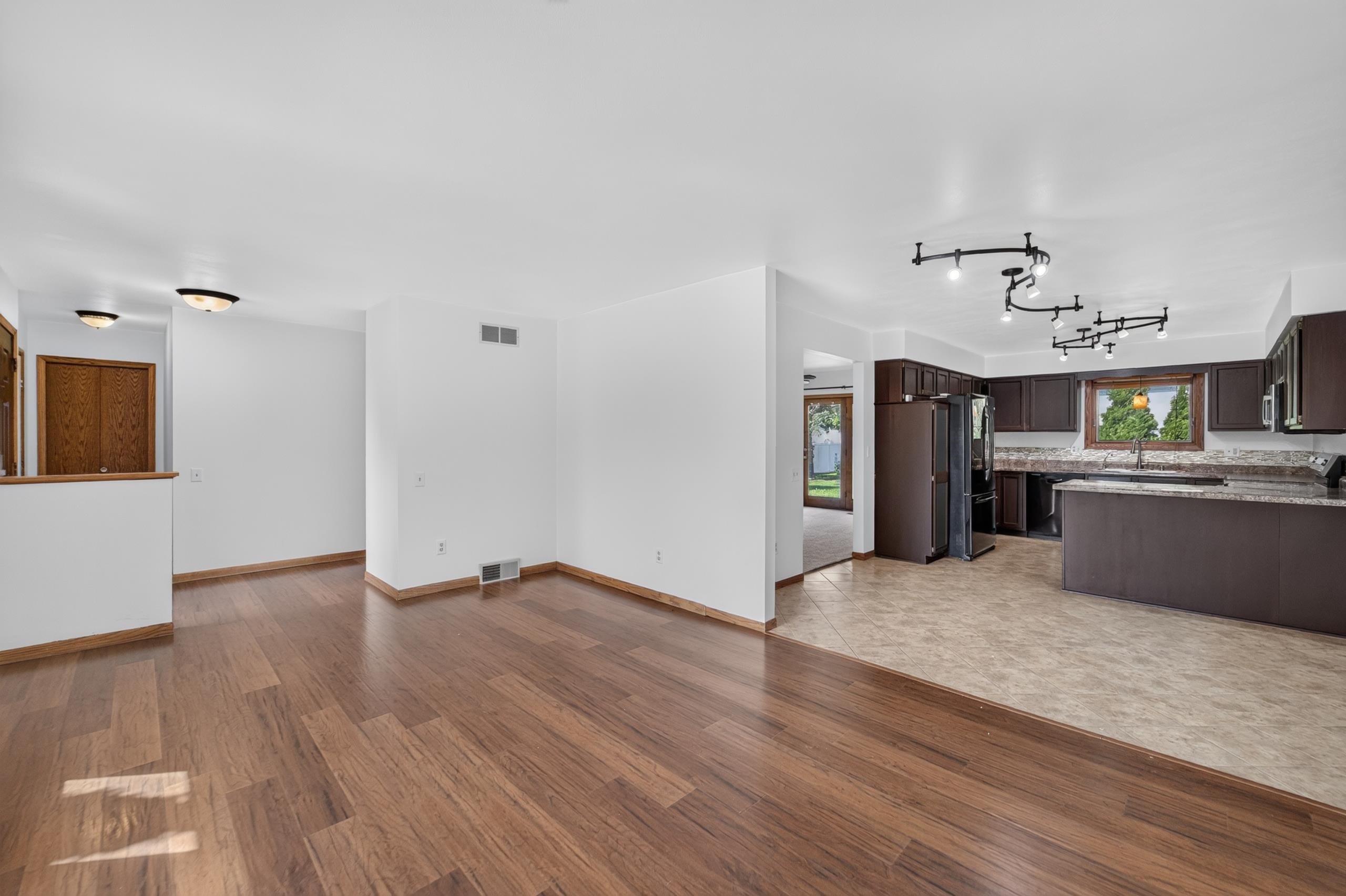 323 Santa Fe Trail