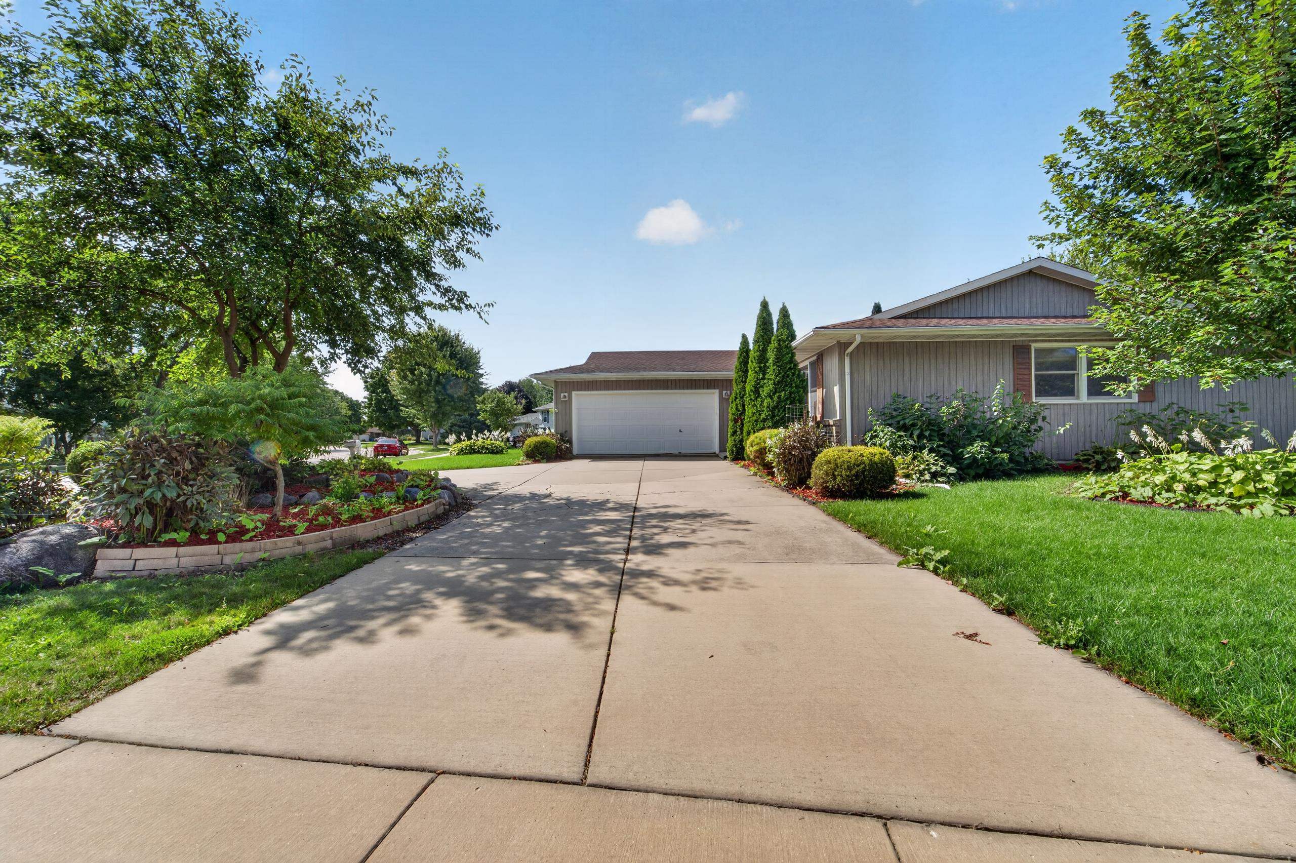 323 Santa Fe Trail