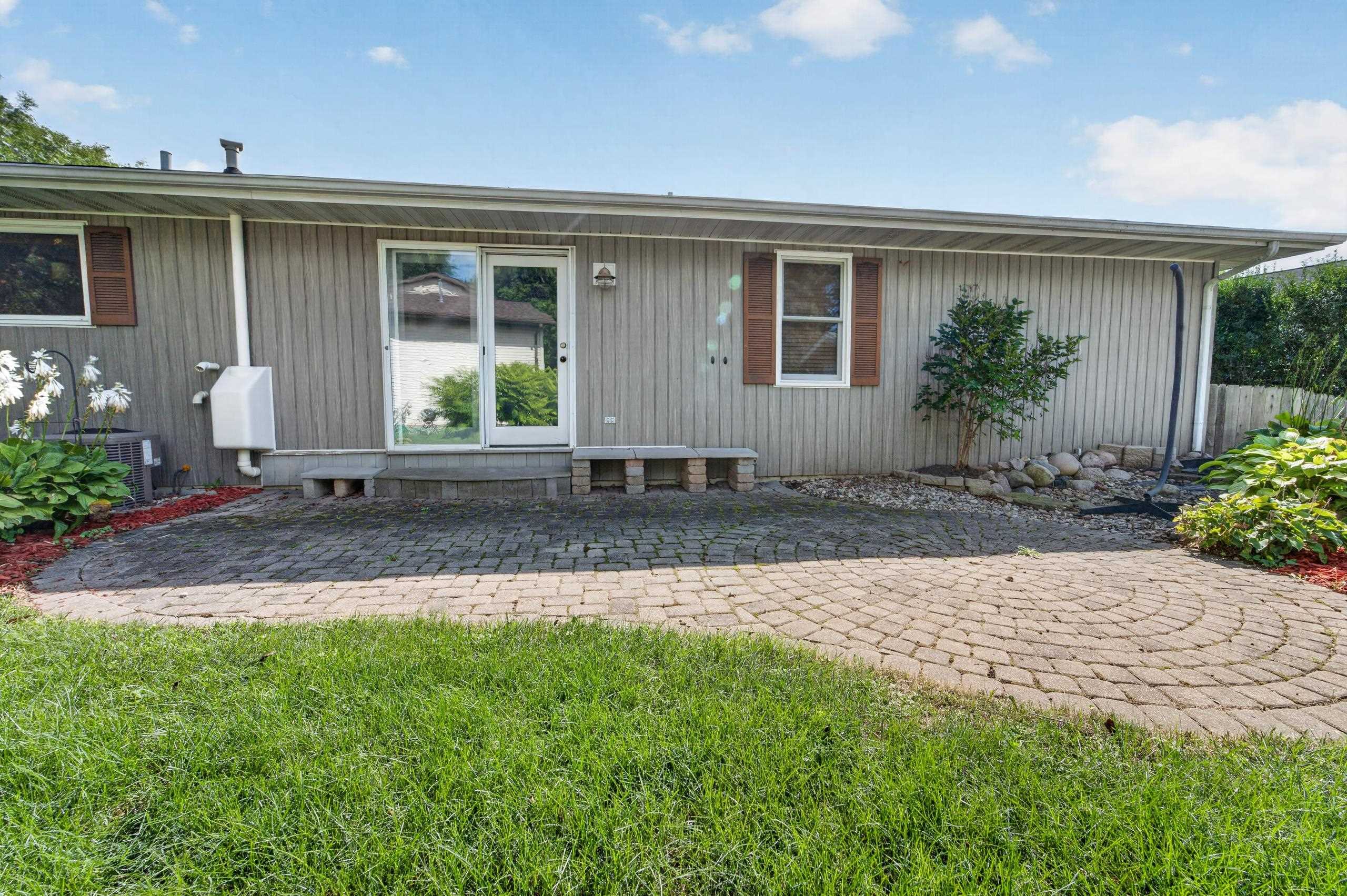 323 Santa Fe Trail