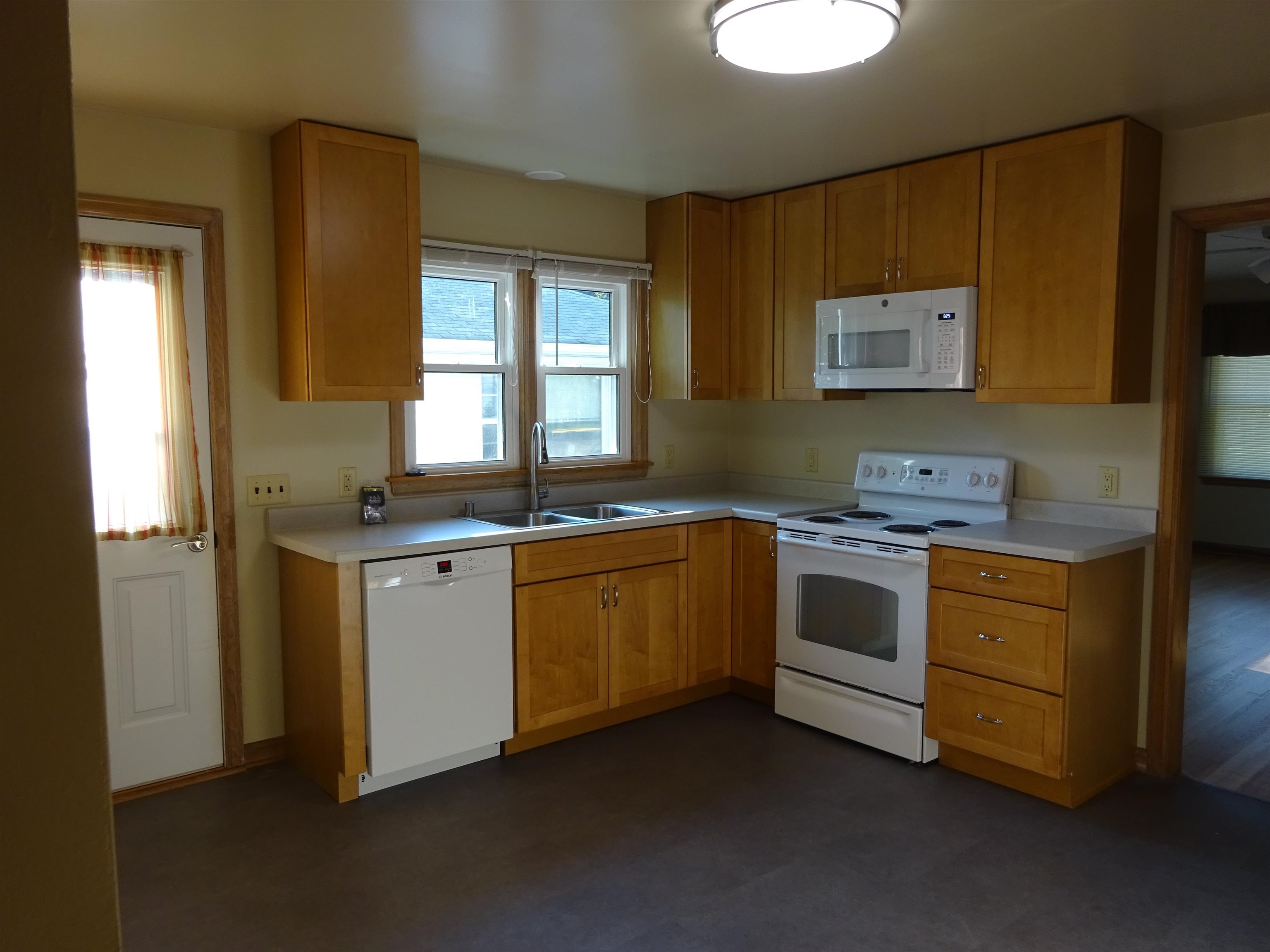 7205-7207 University Avenue