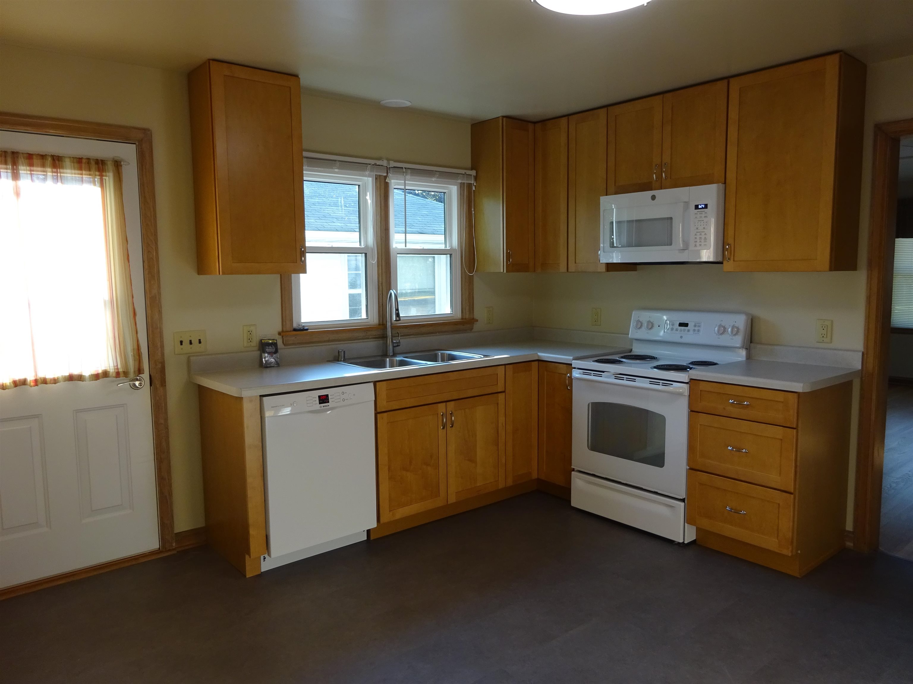7205-7207 University Avenue