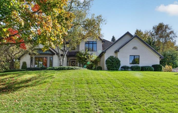 3052 Oak Leaf Circle
