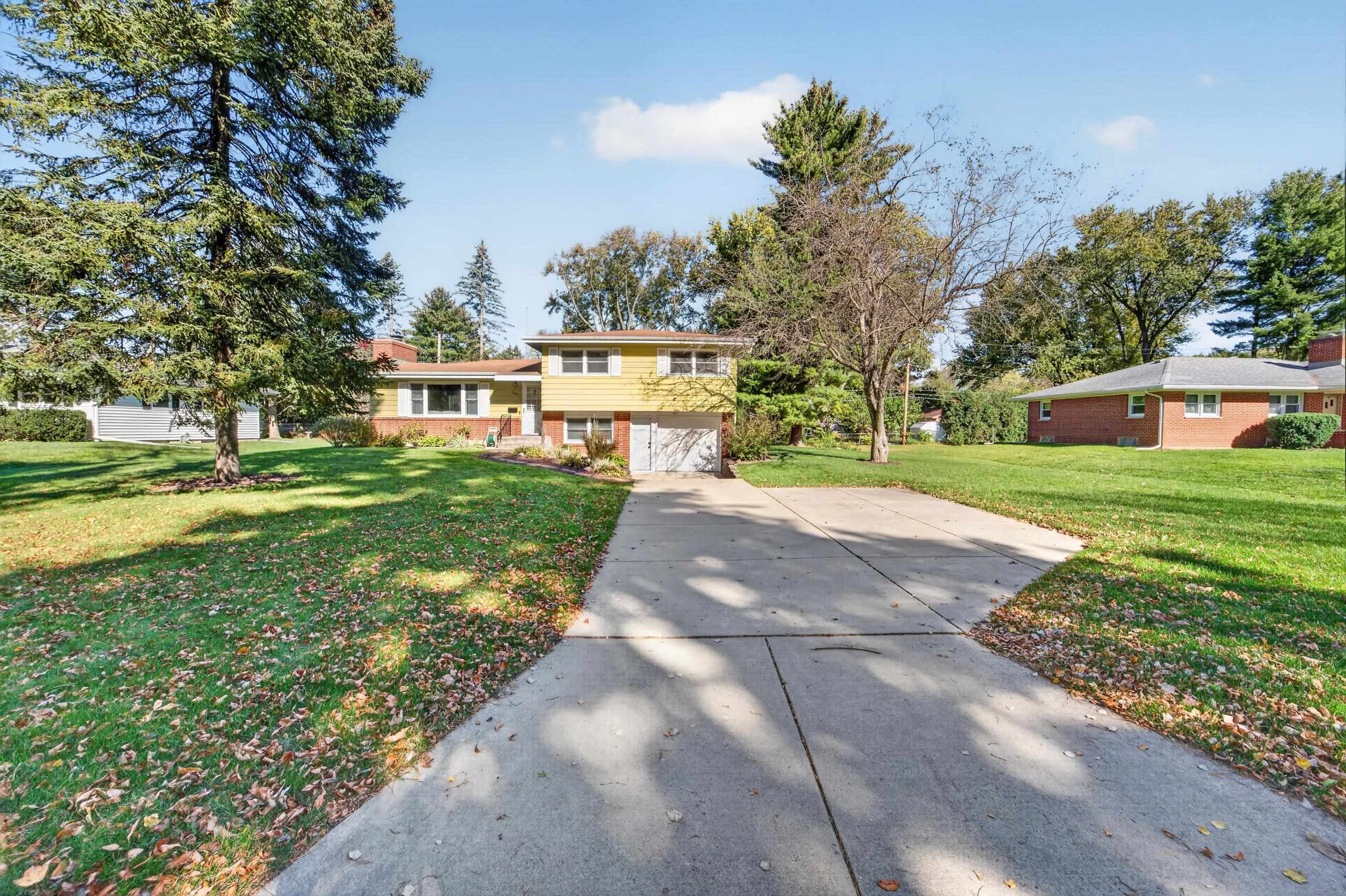 5814 Crabapple Lane
