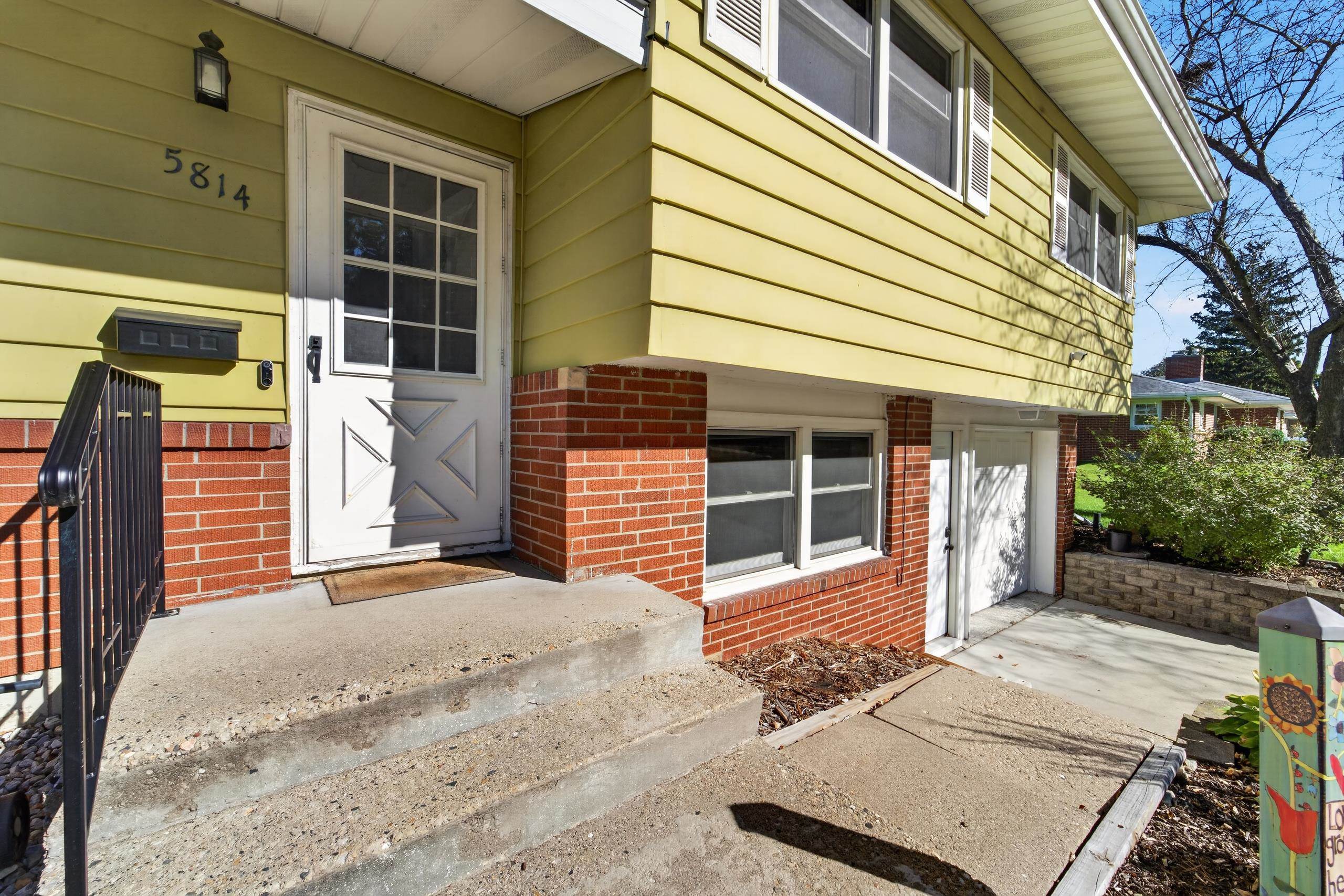 5814 Crabapple Lane