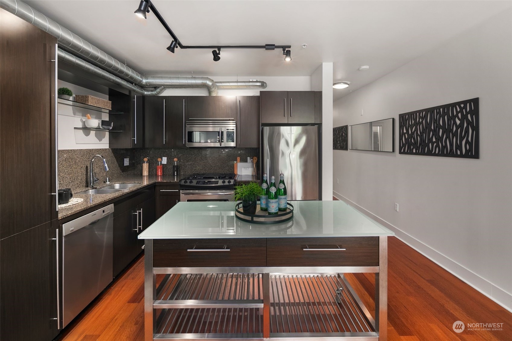 530 Broadway E #208