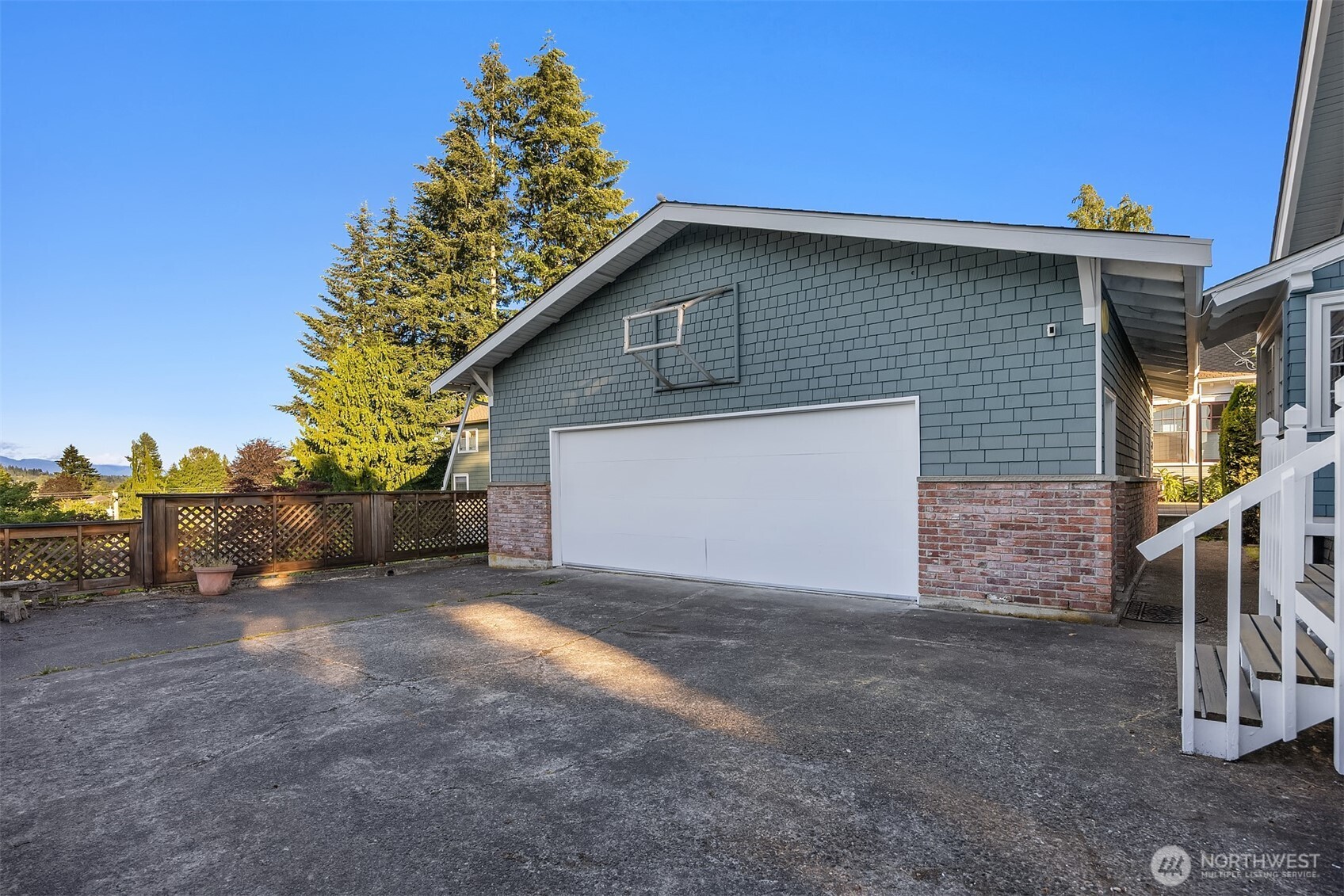423 Ave B