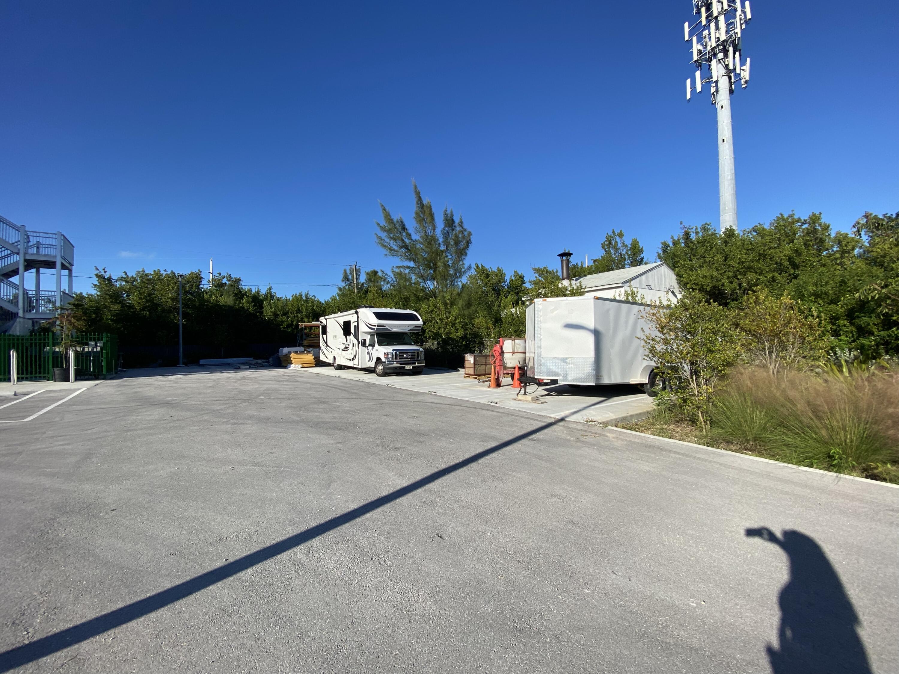 323 Overseas Highway