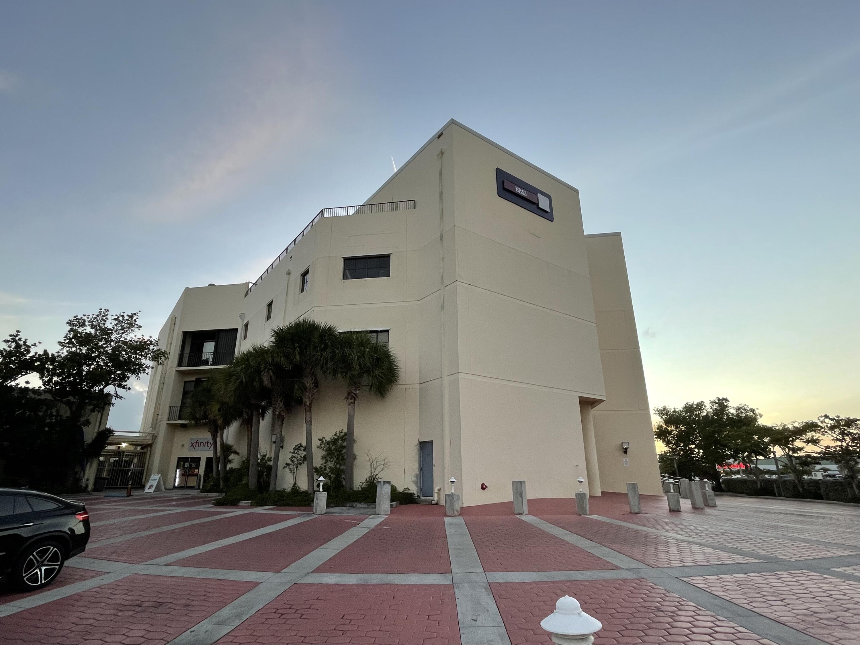 1010 Kennedy Drive 400