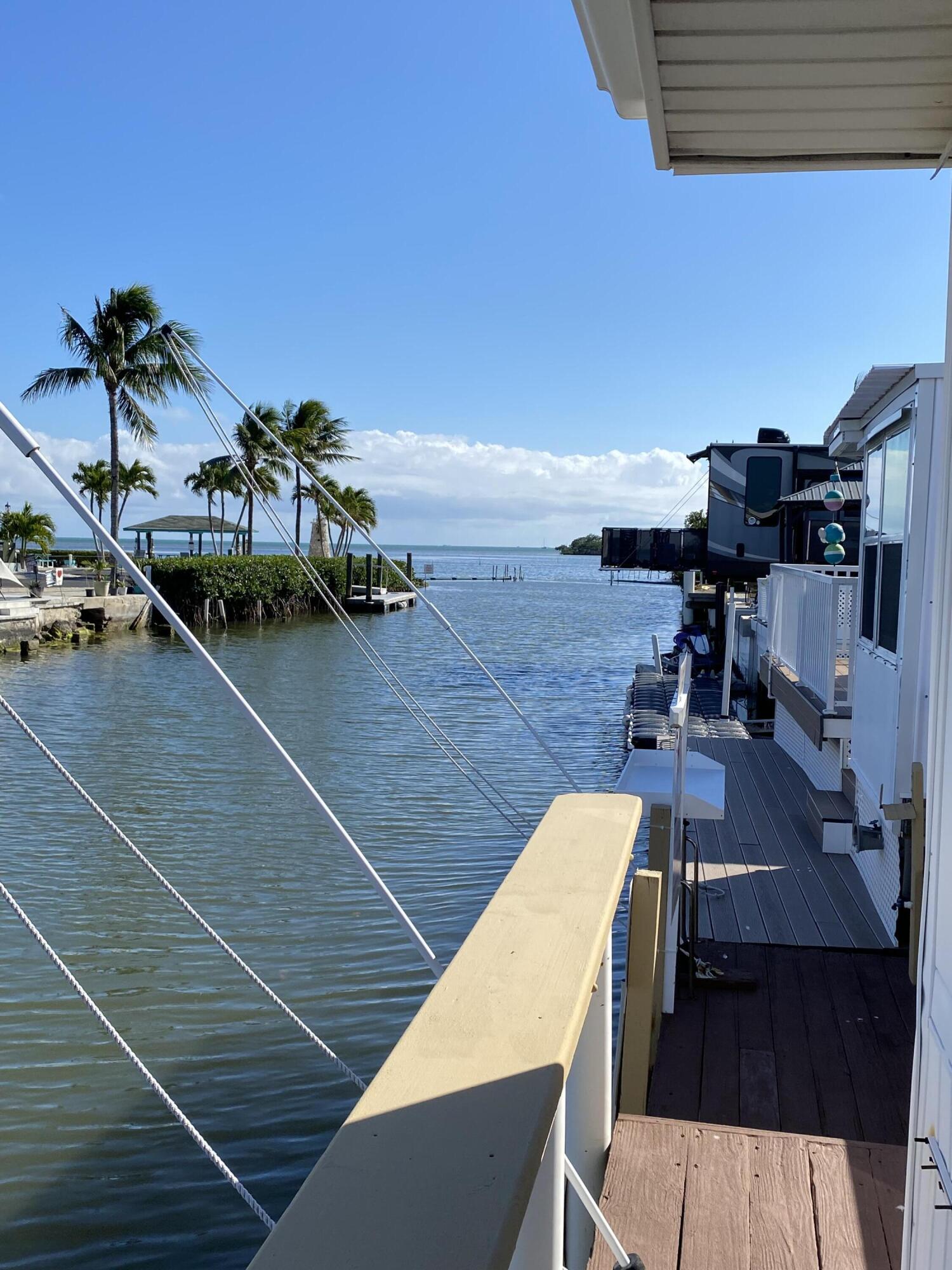 6099 Overseas Highway 105W