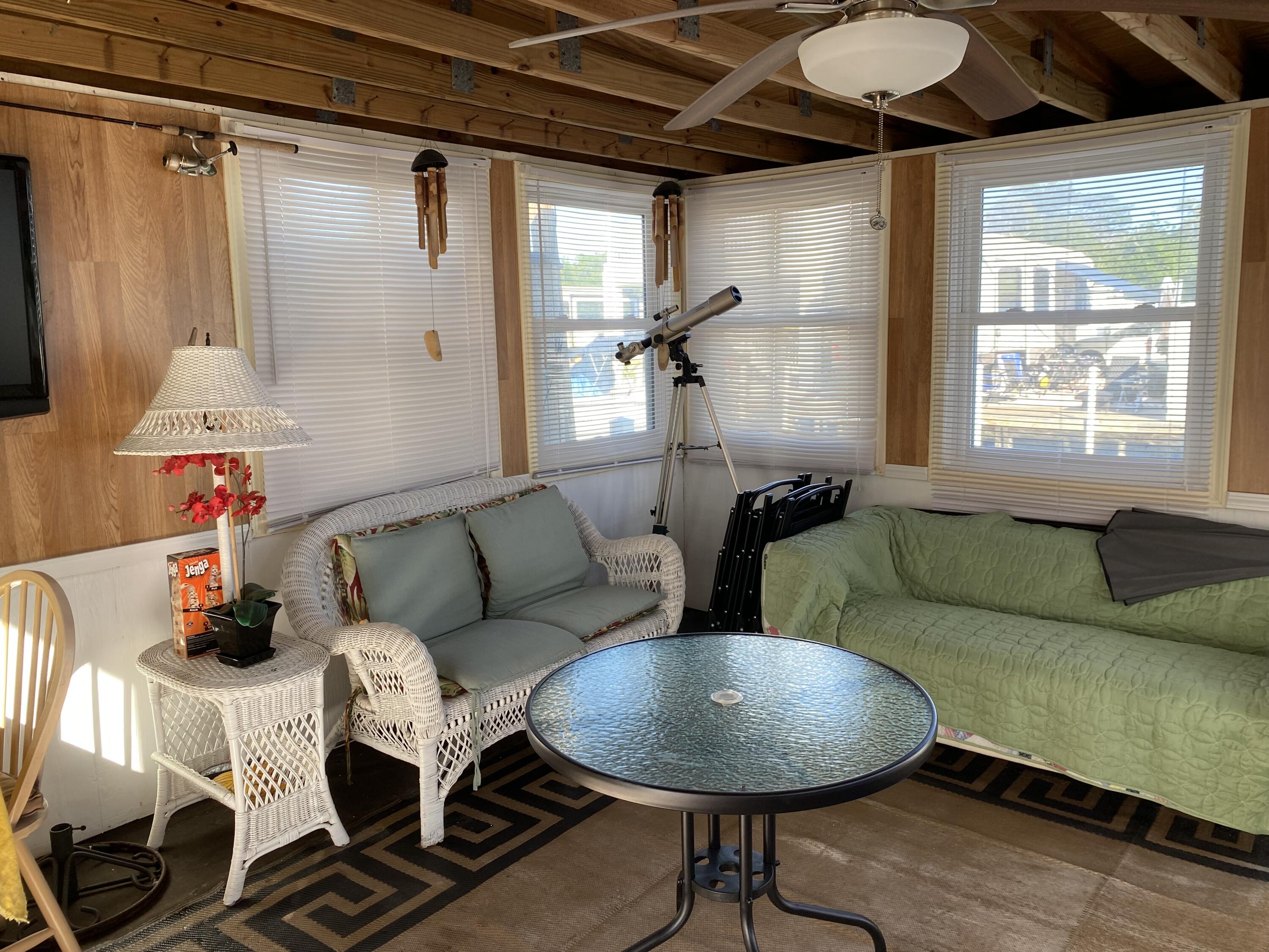 6099 Overseas Highway 105W