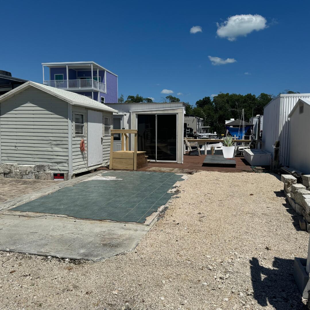 6099 Overseas Highway 105W