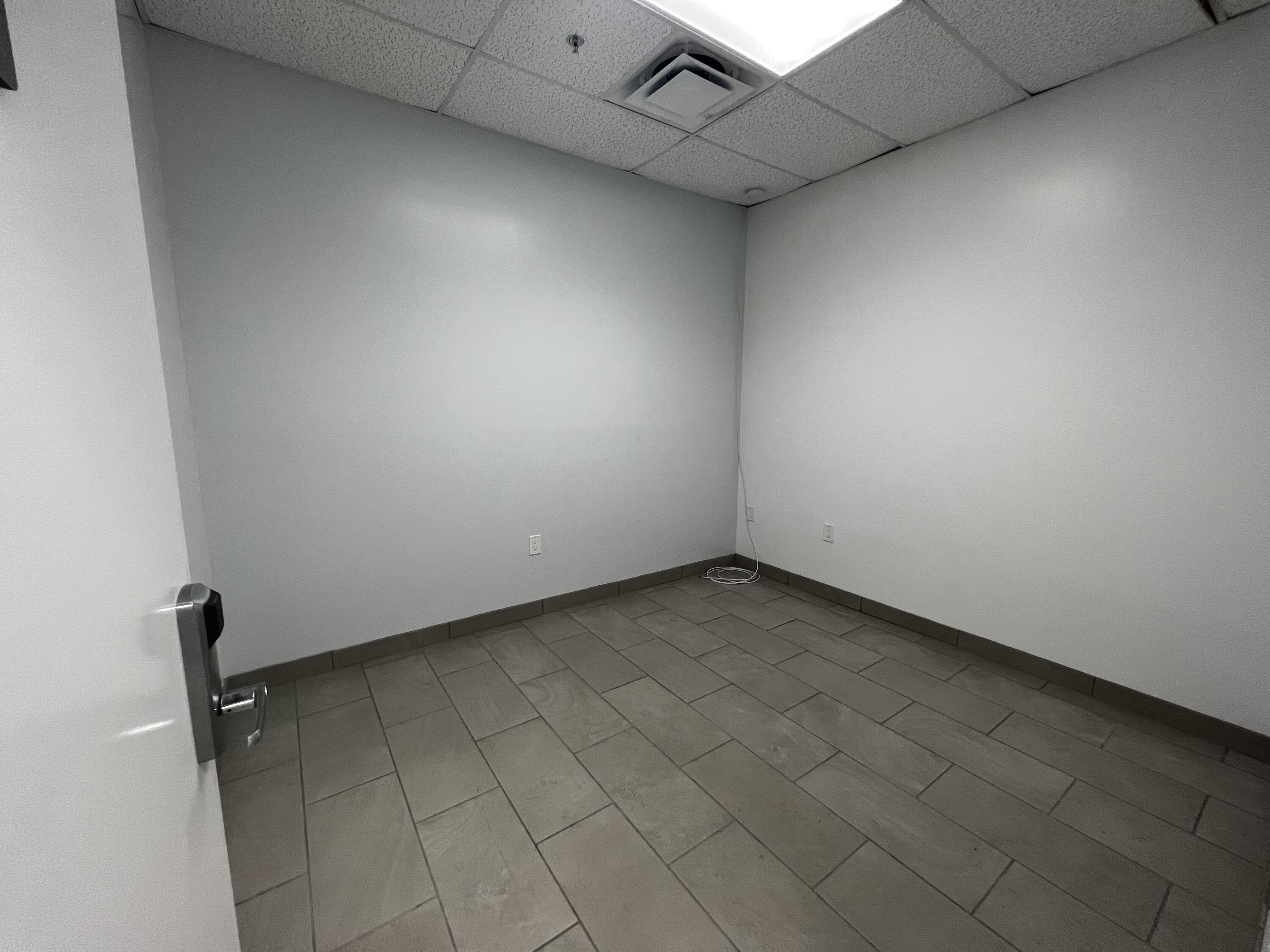 951 Caroline Street 206-8