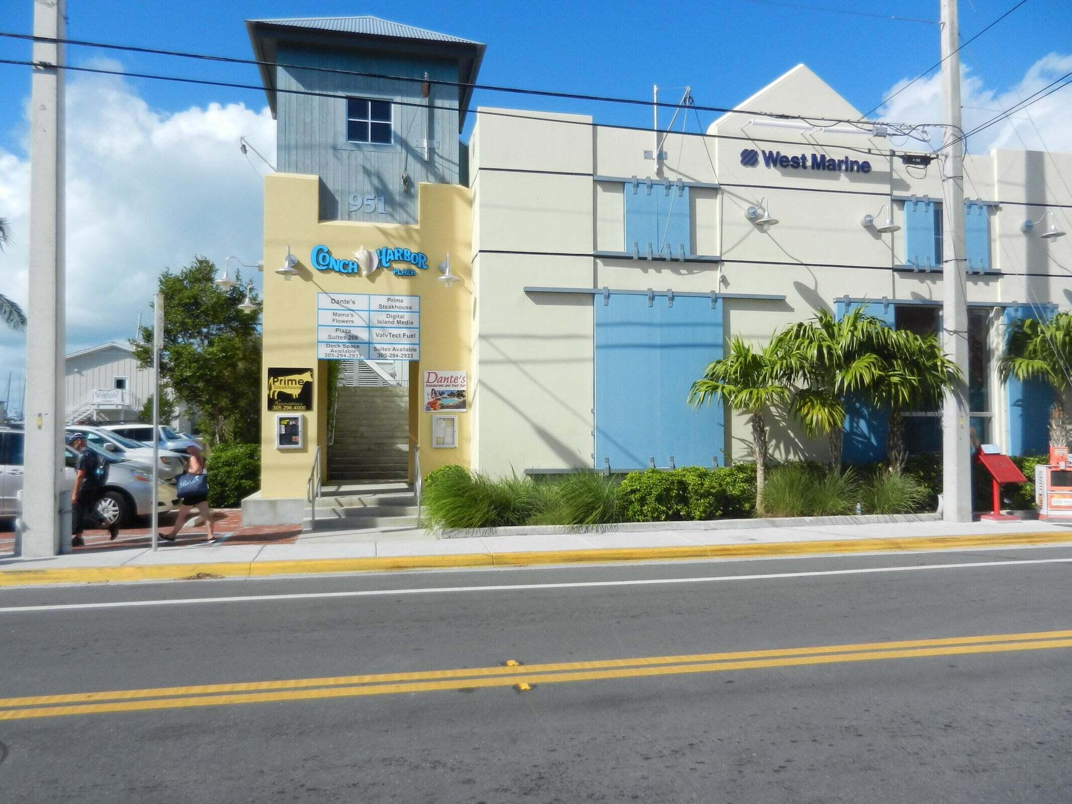 951 Caroline Street 206-8