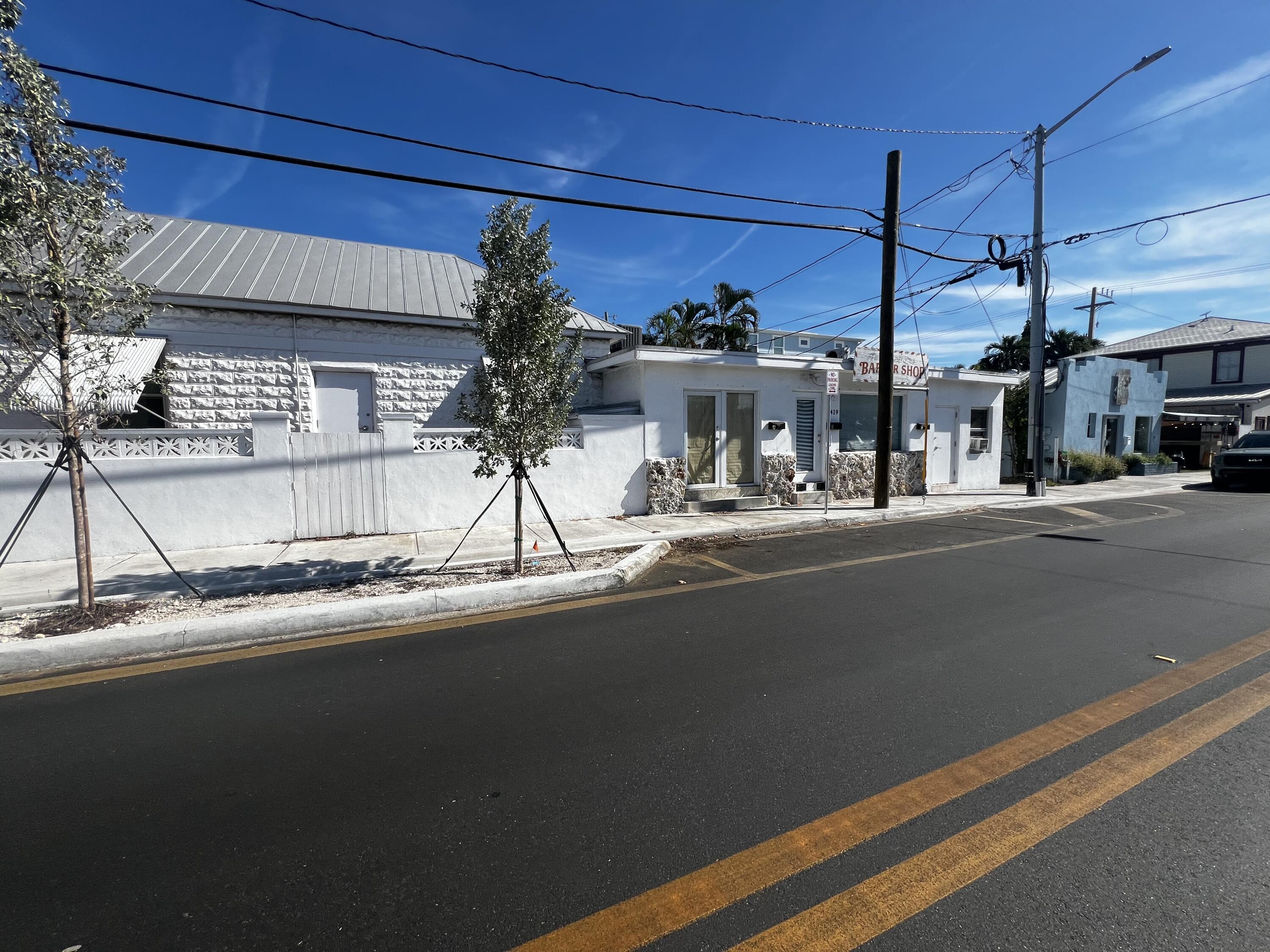 1900 Staples Avenue