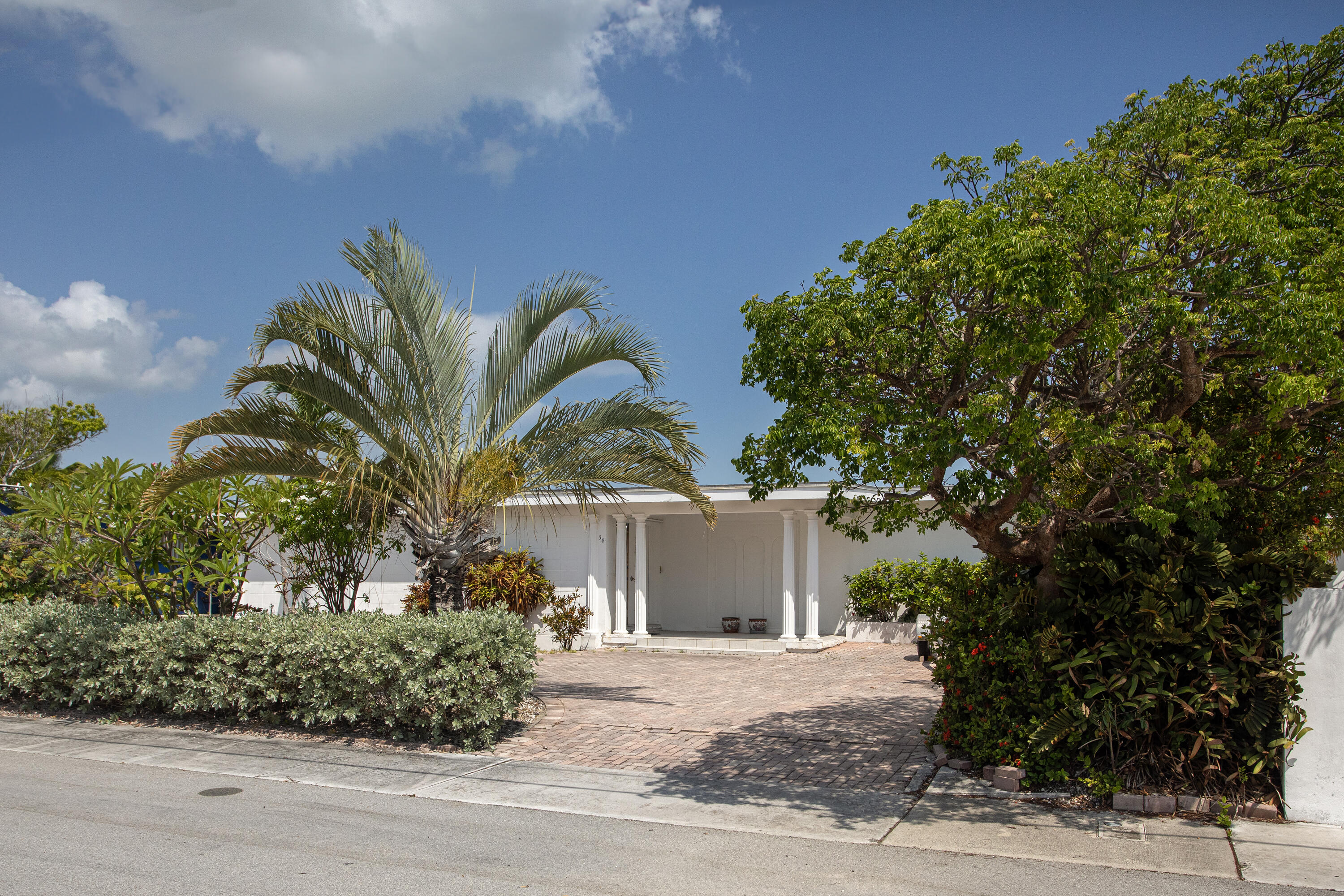 38 Allamanda Avenue