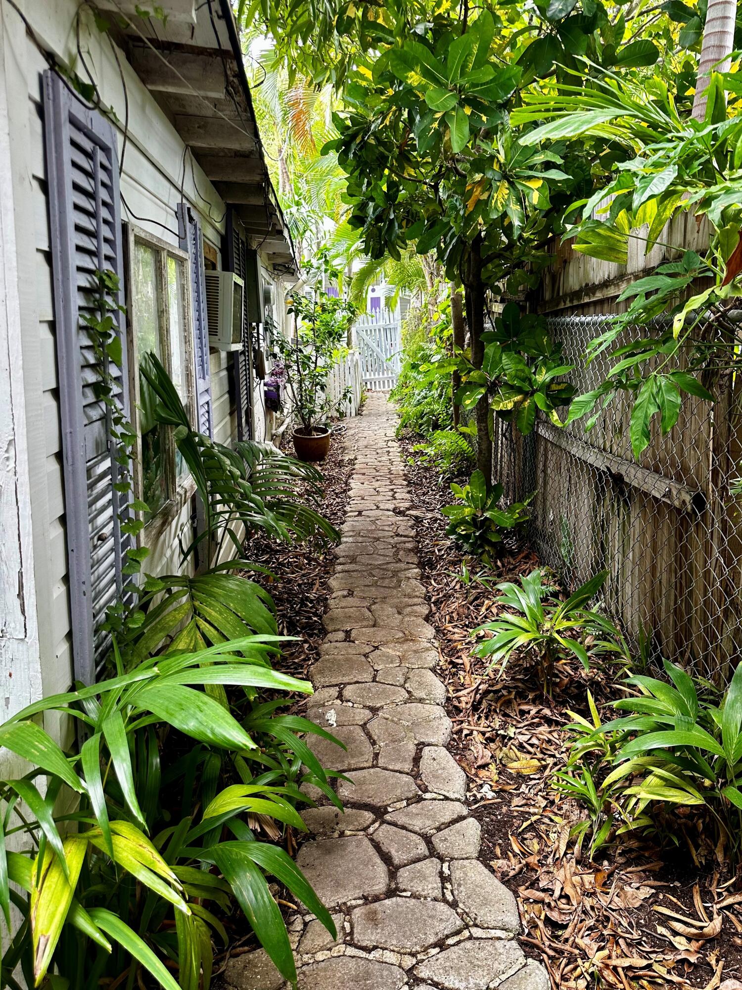 1304 Elizabeth Street
