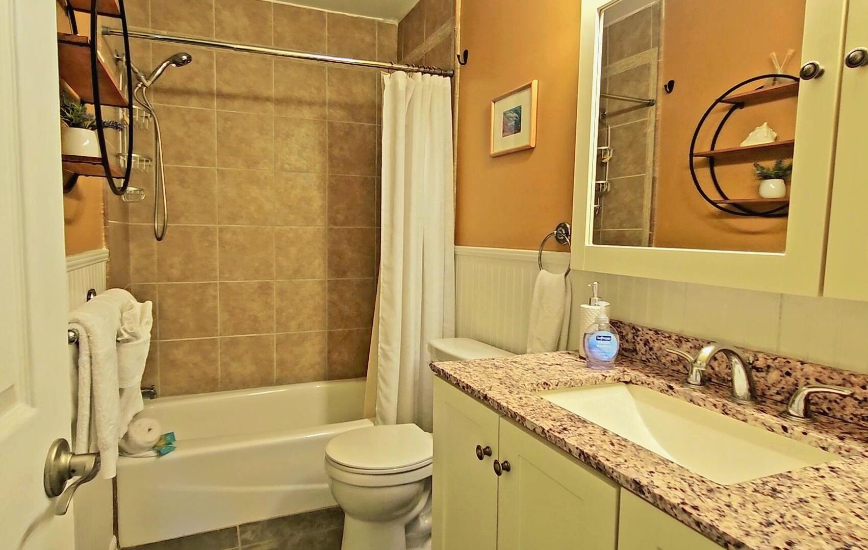 107 Avenue D 212