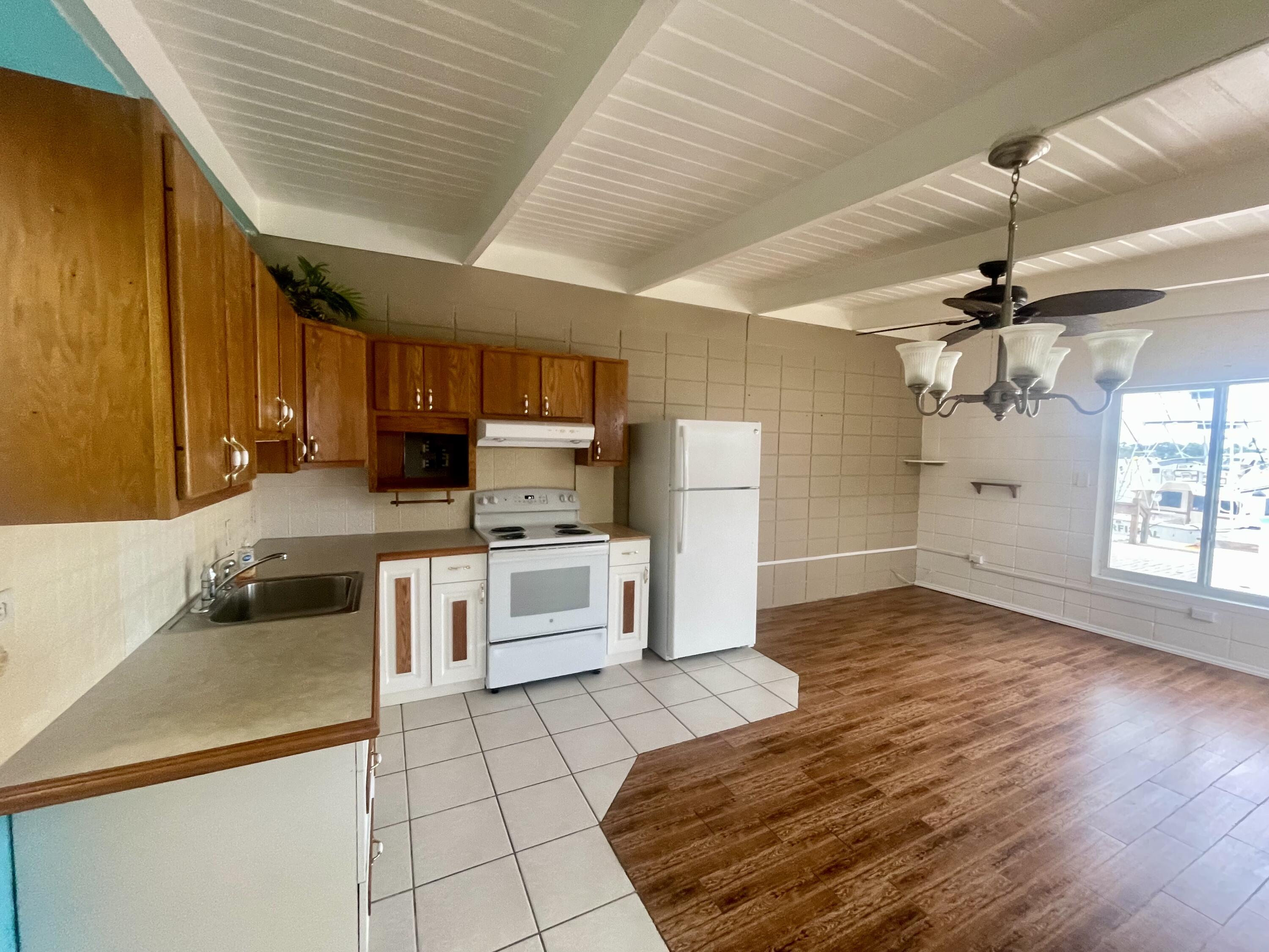 25 Sadowski Causeway