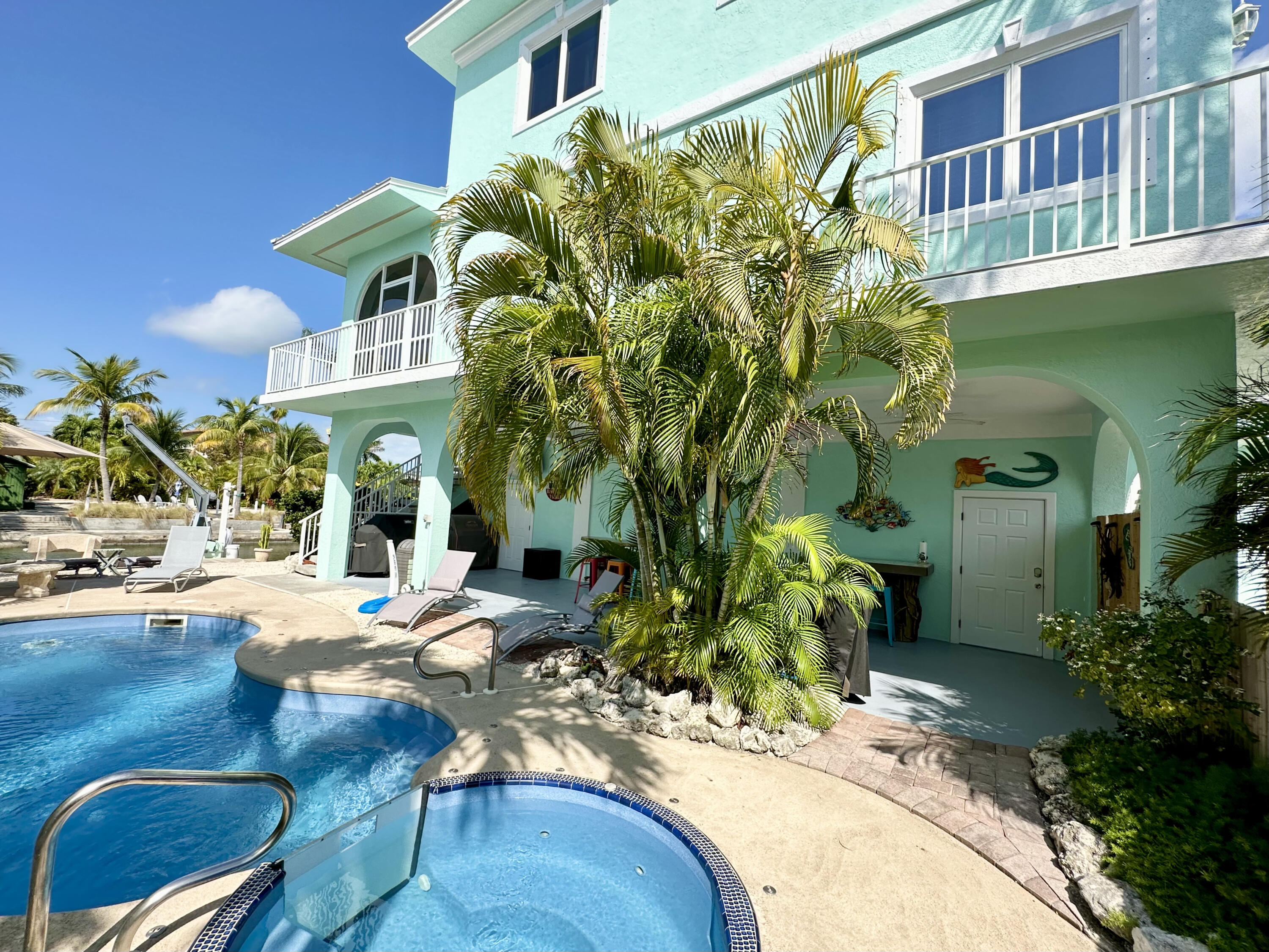 1040 Gulf Drive