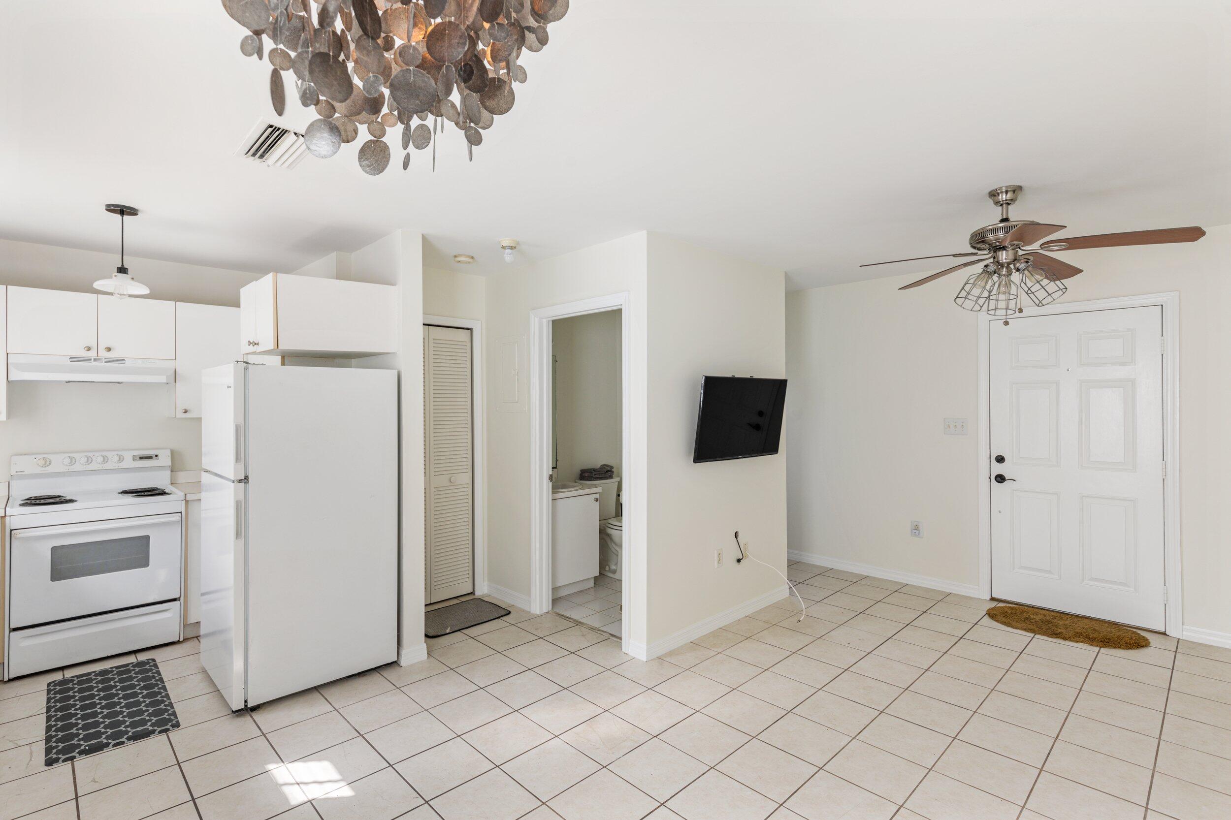 3029 N Roosevelt Boulevard 45