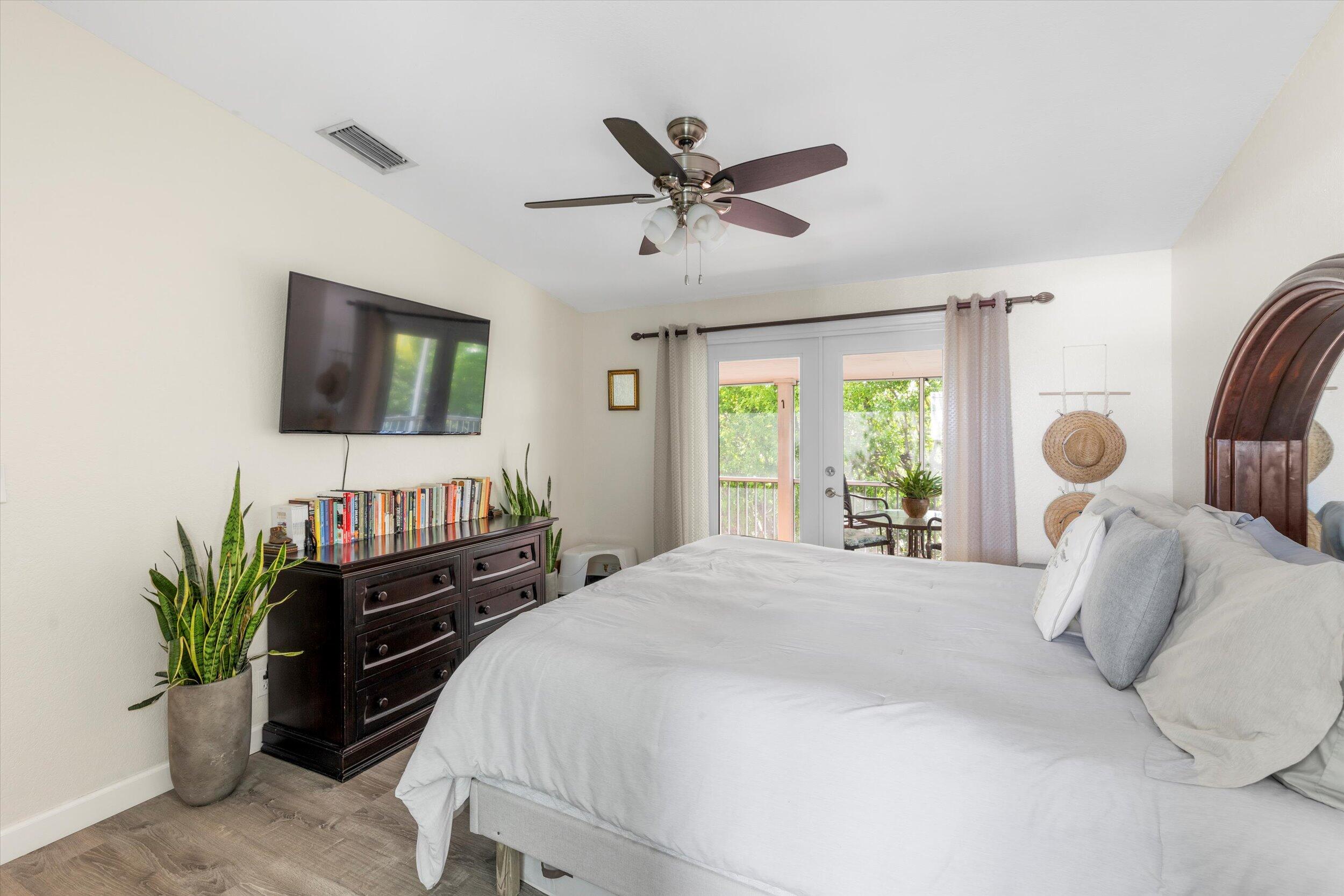 33 E Cahill Court
