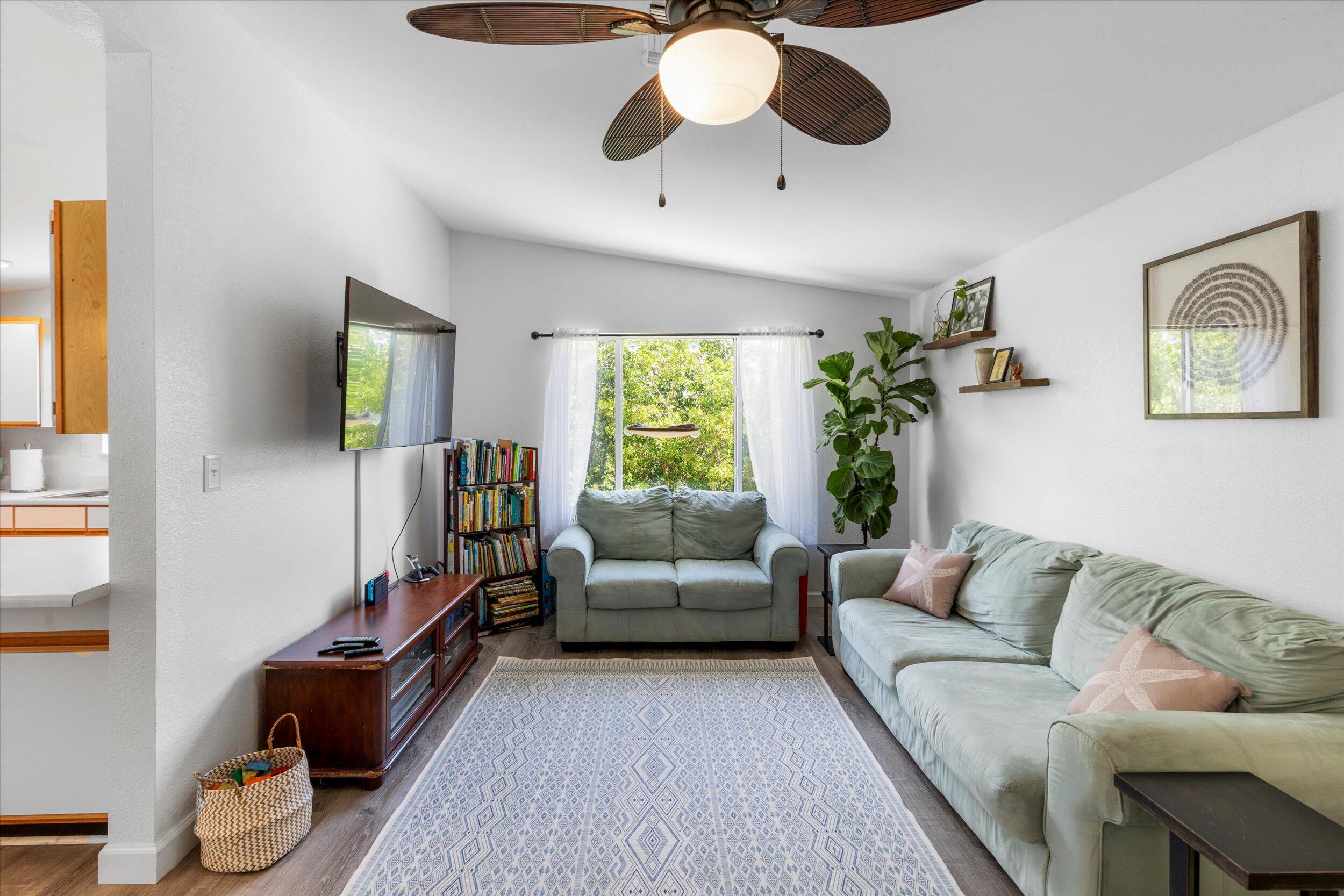 33 E Cahill Court
