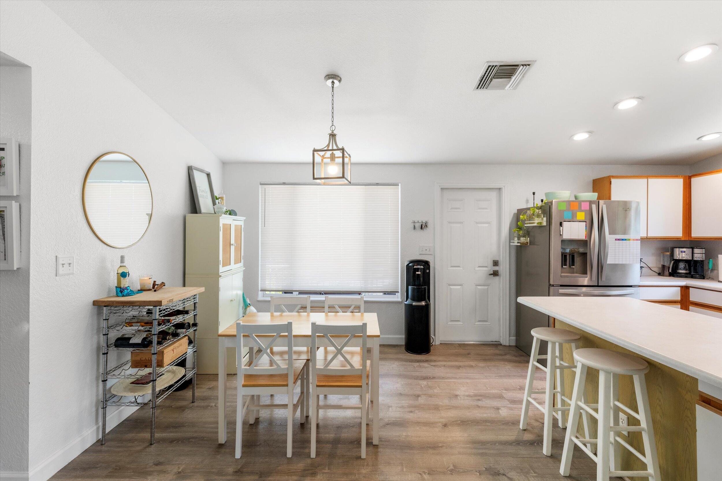 33 E Cahill Court