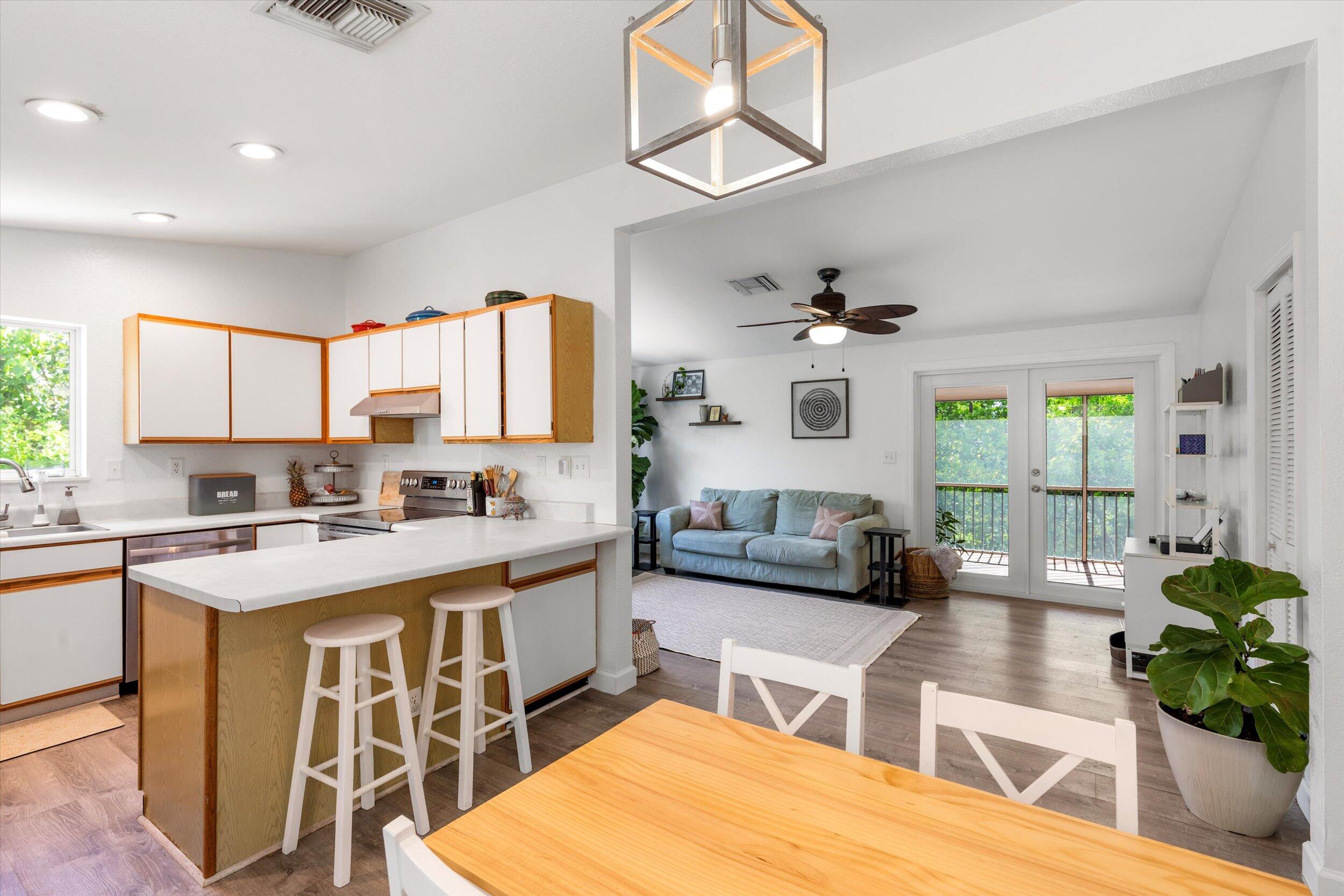 33 E Cahill Court