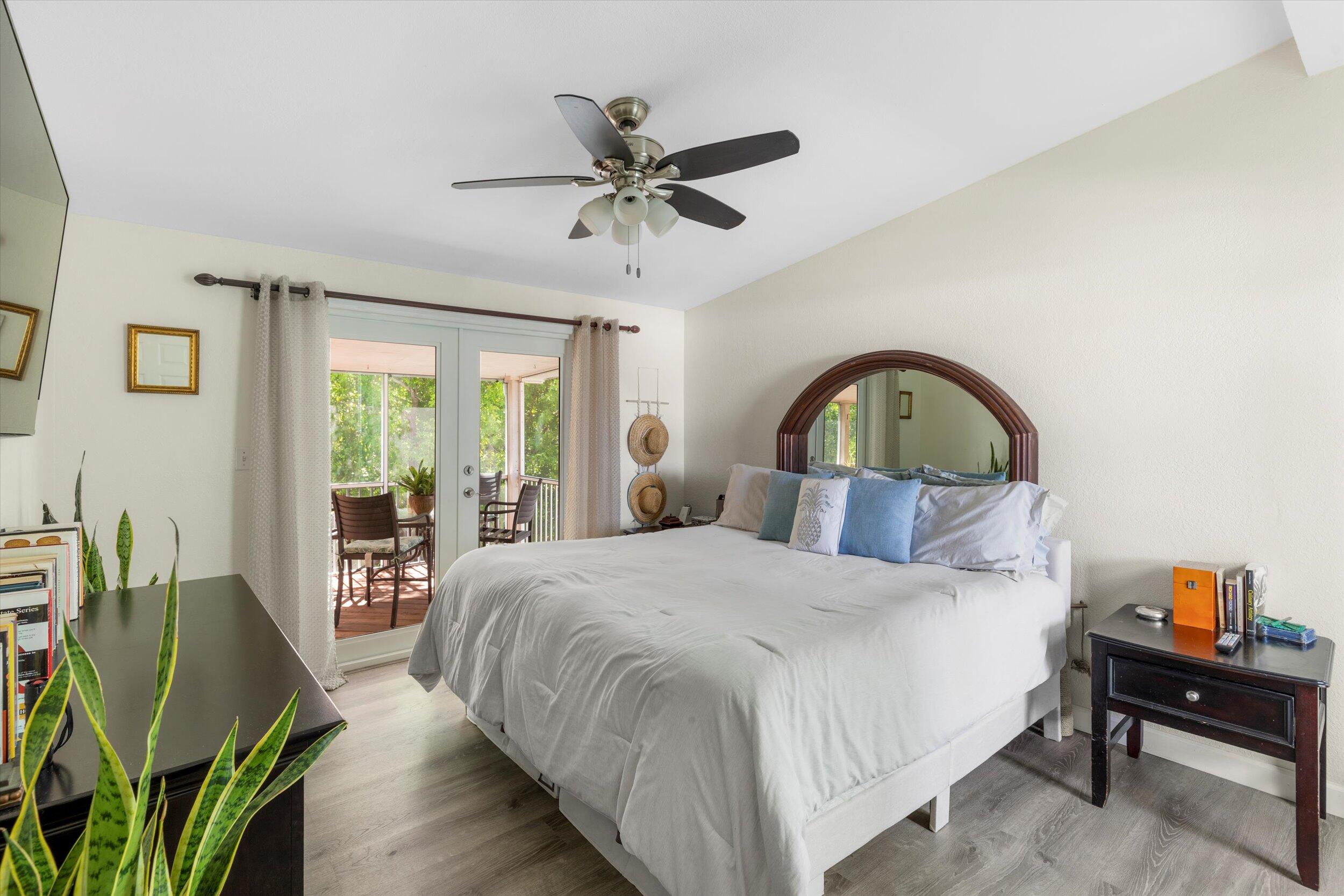 33 E Cahill Court