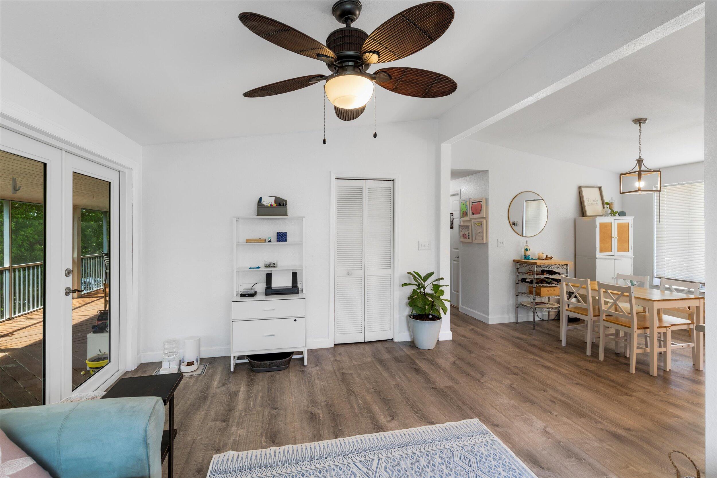 33 E Cahill Court