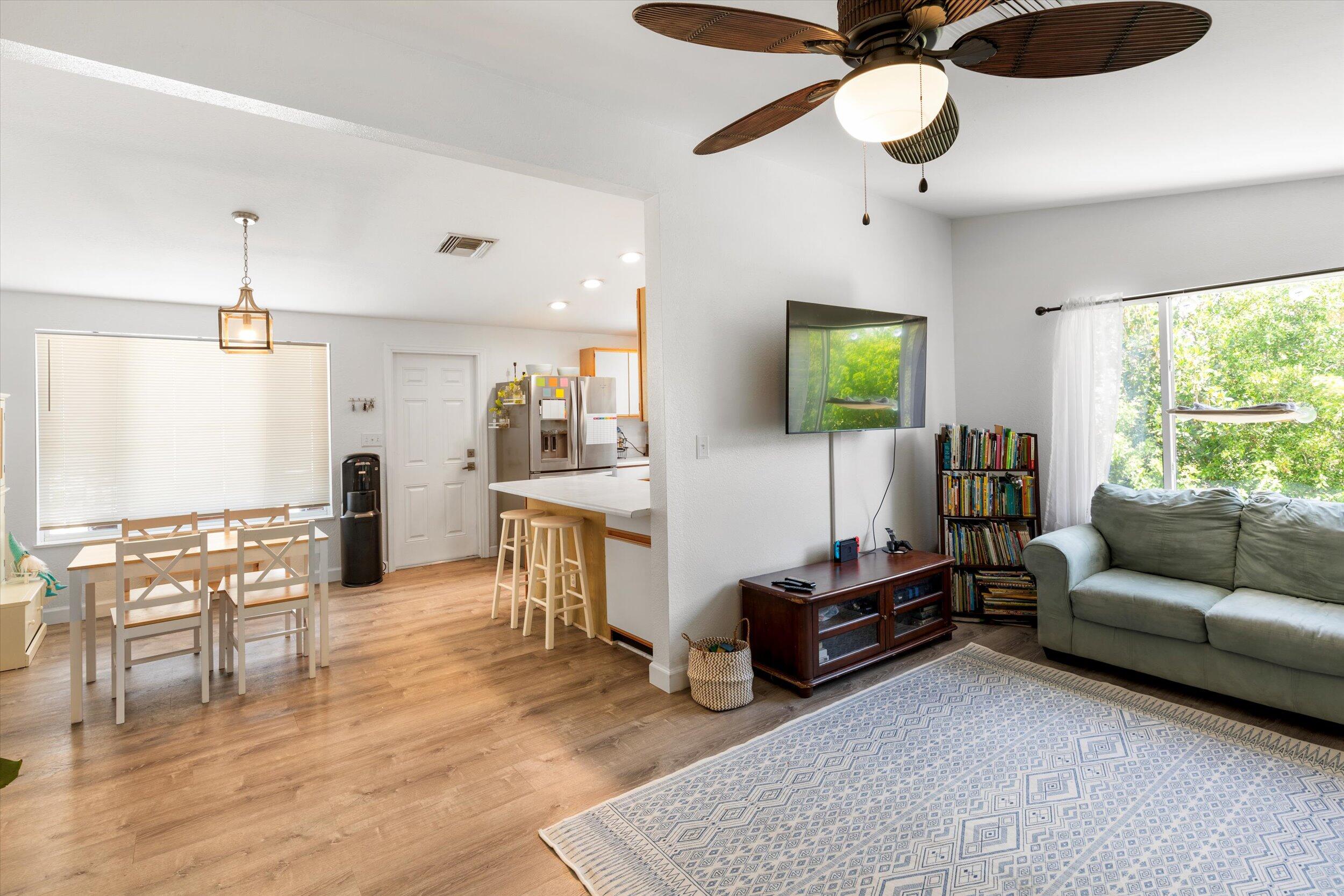 33 E Cahill Court