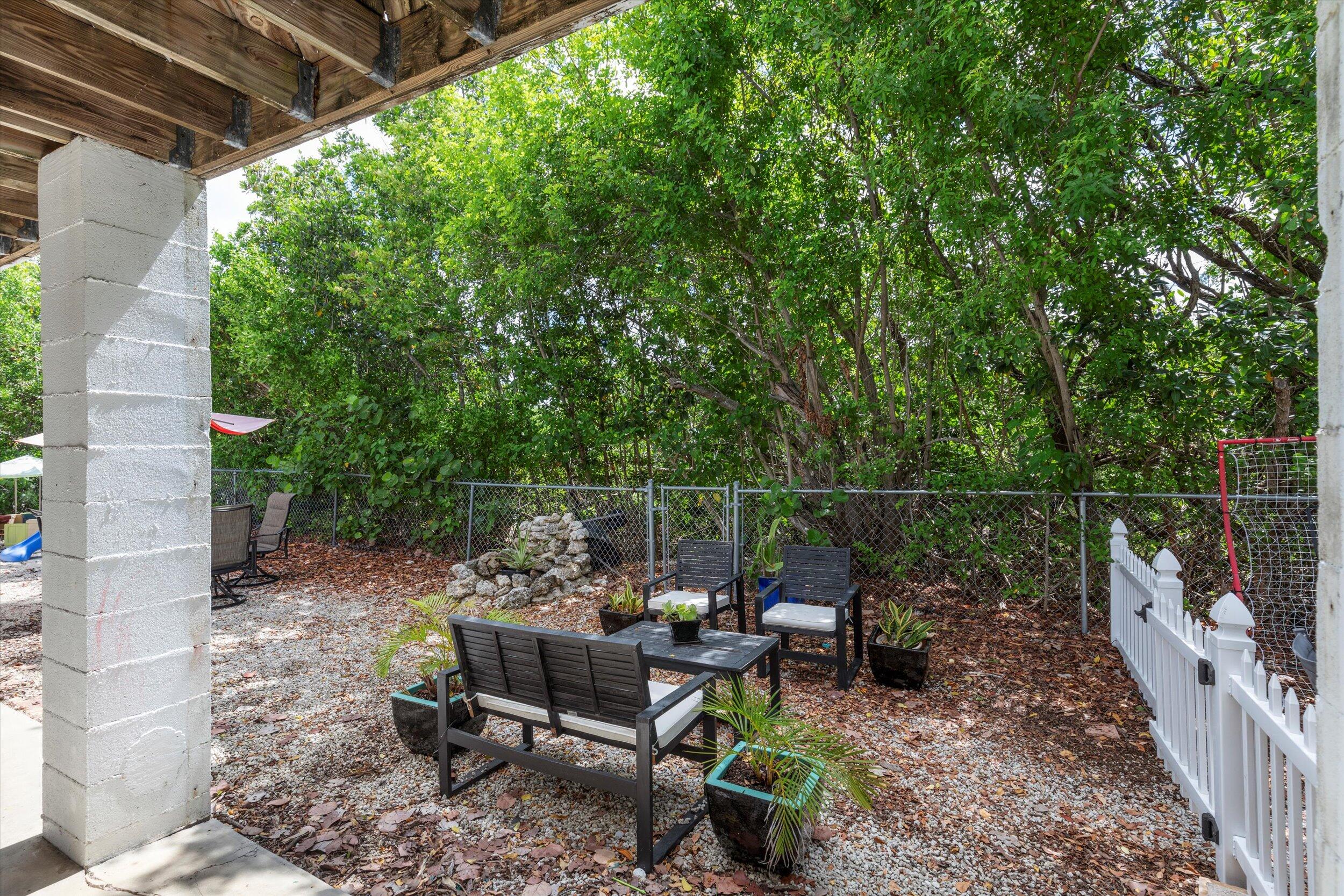 33 E Cahill Court