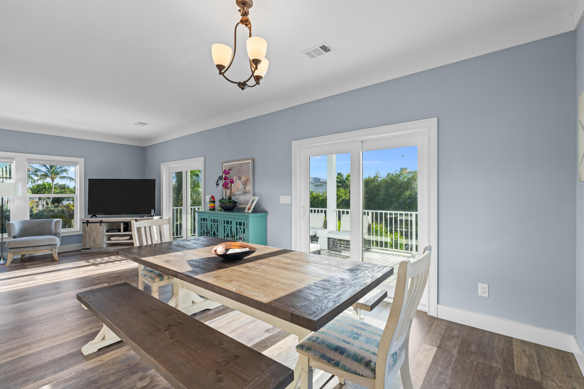 211 S Anglers Drive