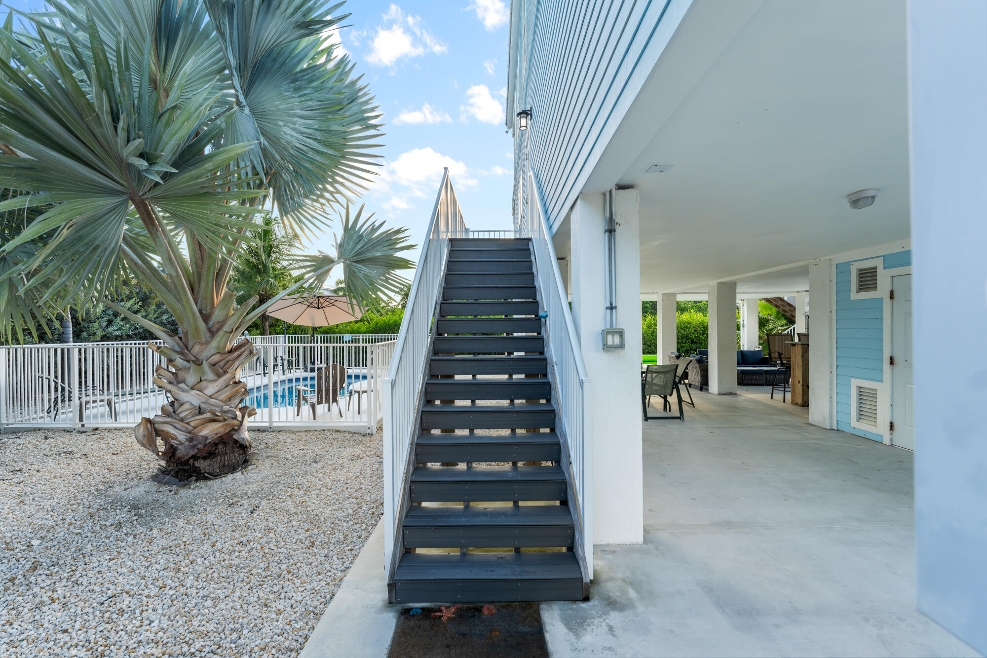 211 S Anglers Drive