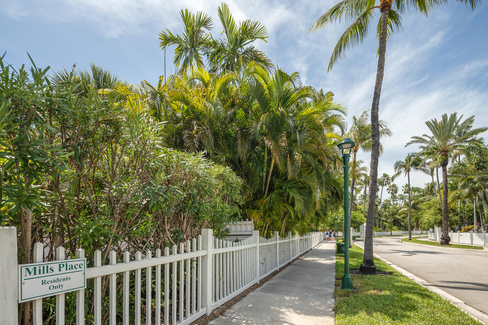 411 Emma Street B