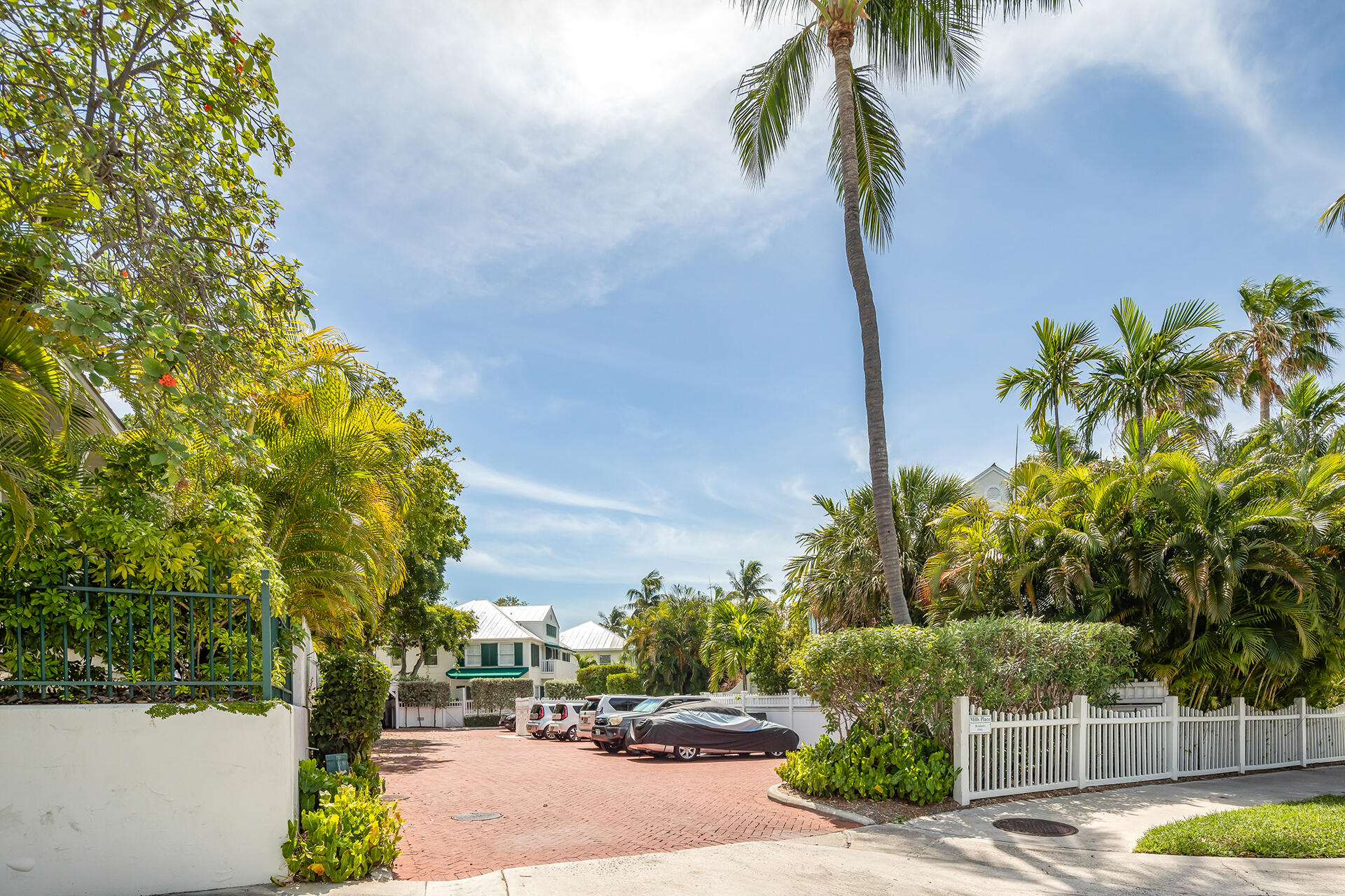 411 Emma Street B