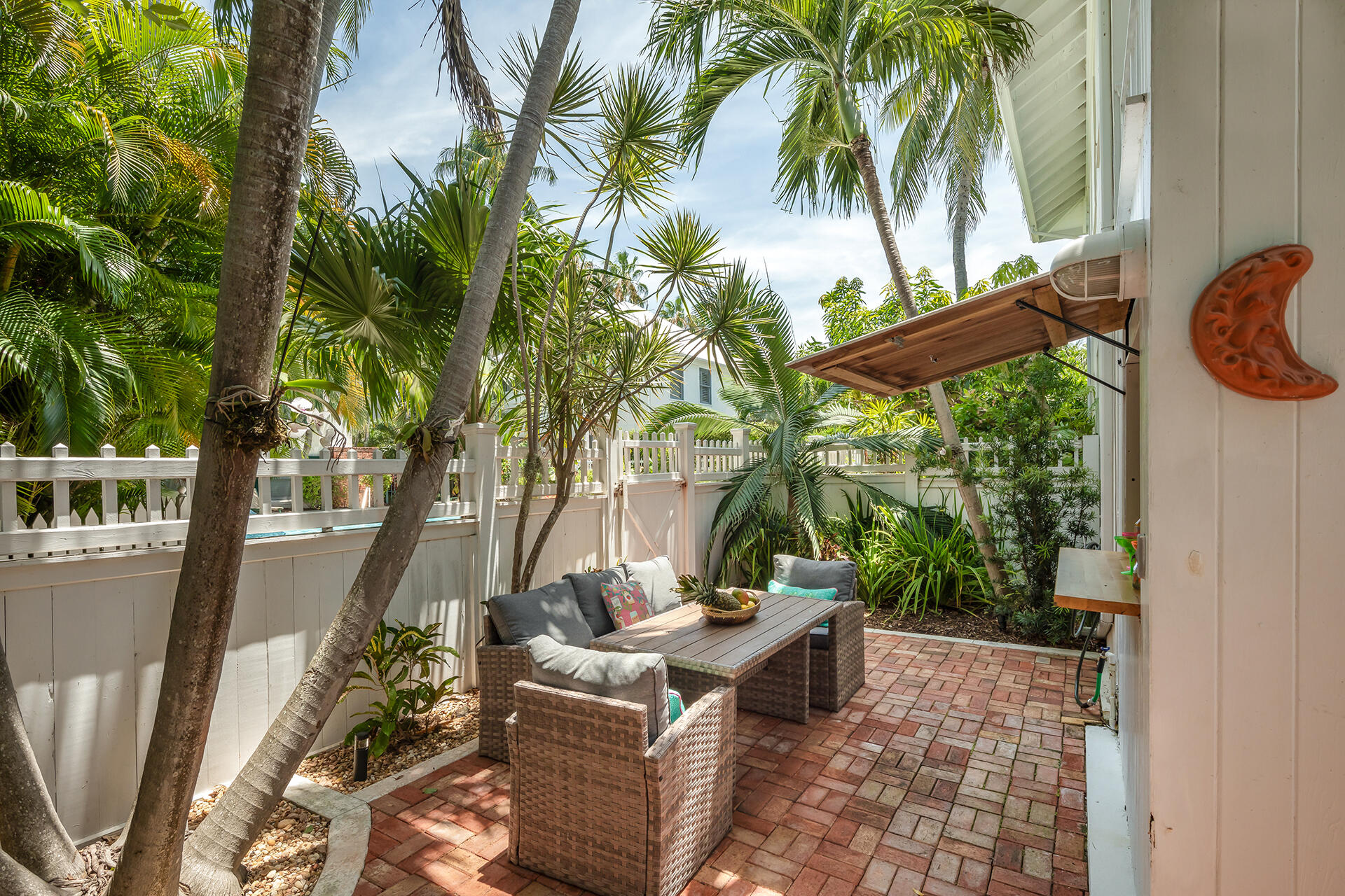 411 Emma Street B