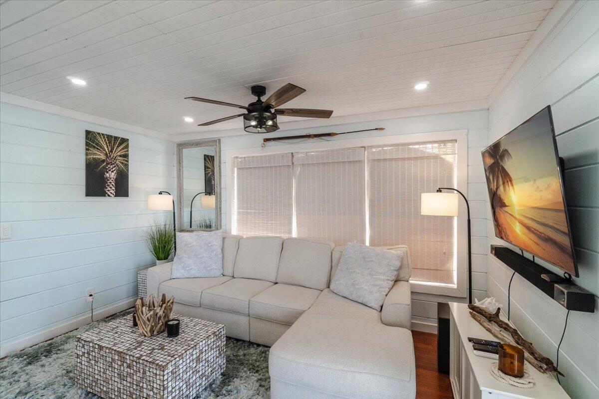 27392 Anguila Lane