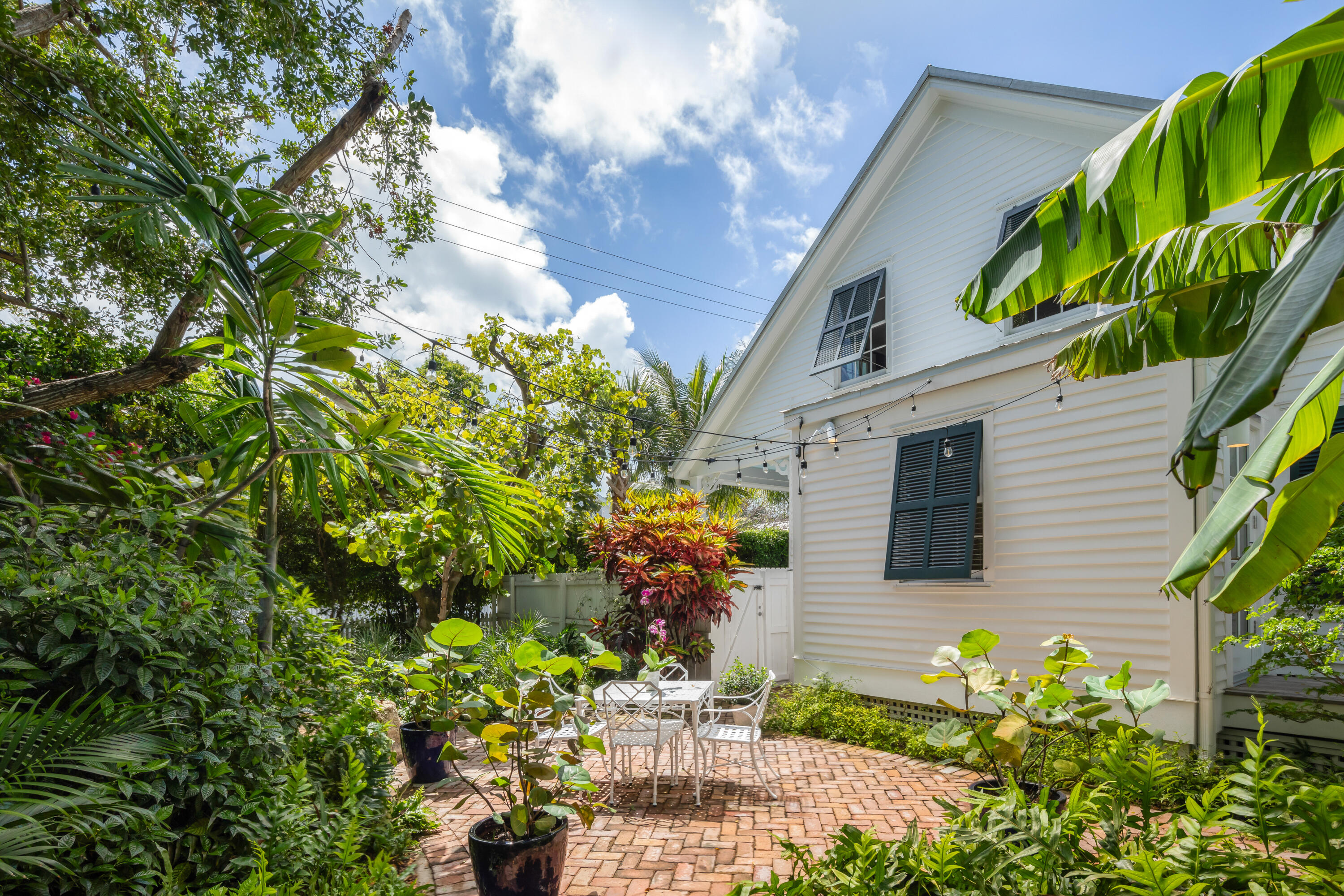 1423 Petronia Street