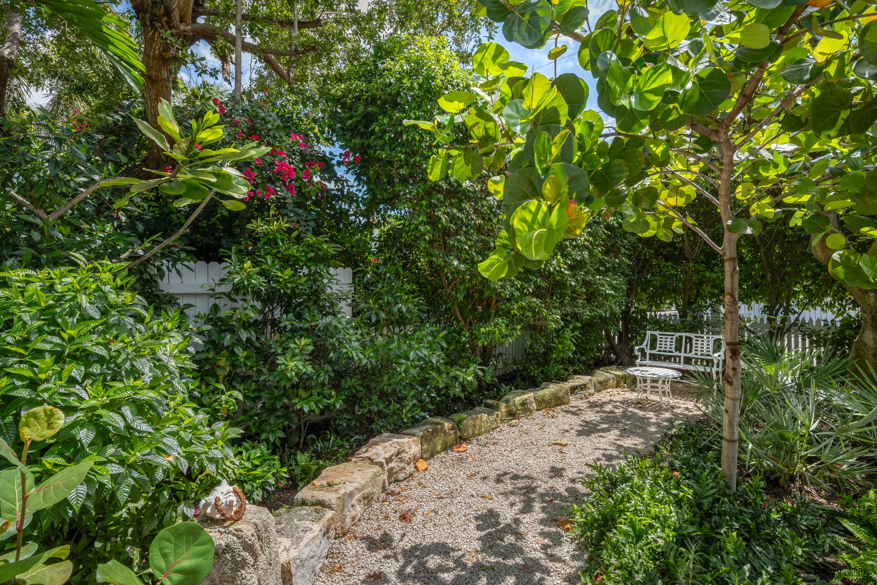 1423 Petronia Street