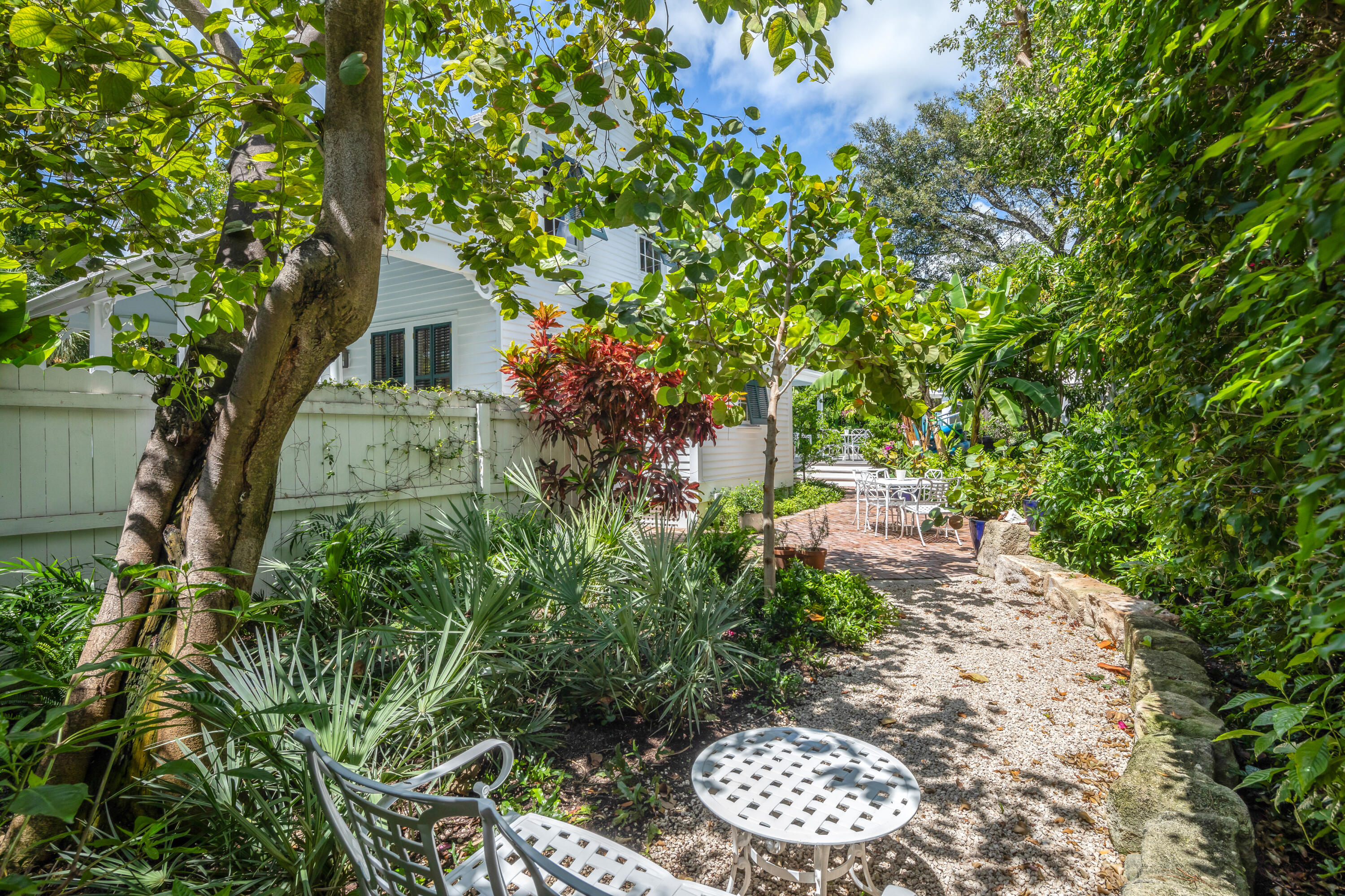 1423 Petronia Street