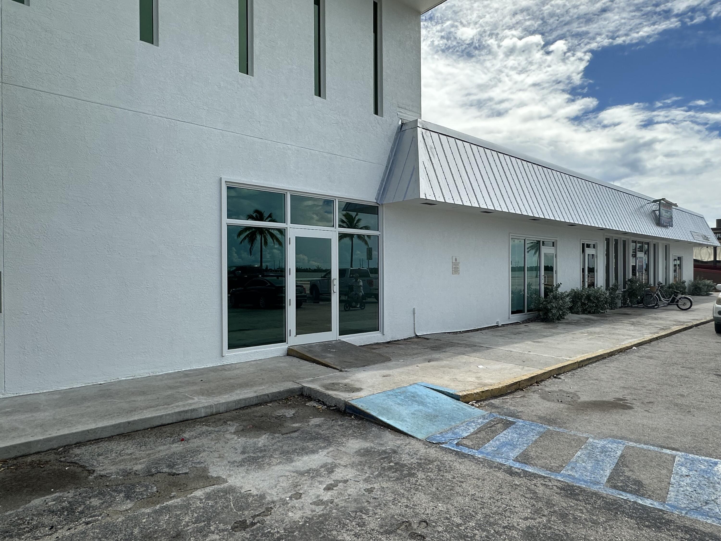 3340 N Roosevelt Boulevard 1