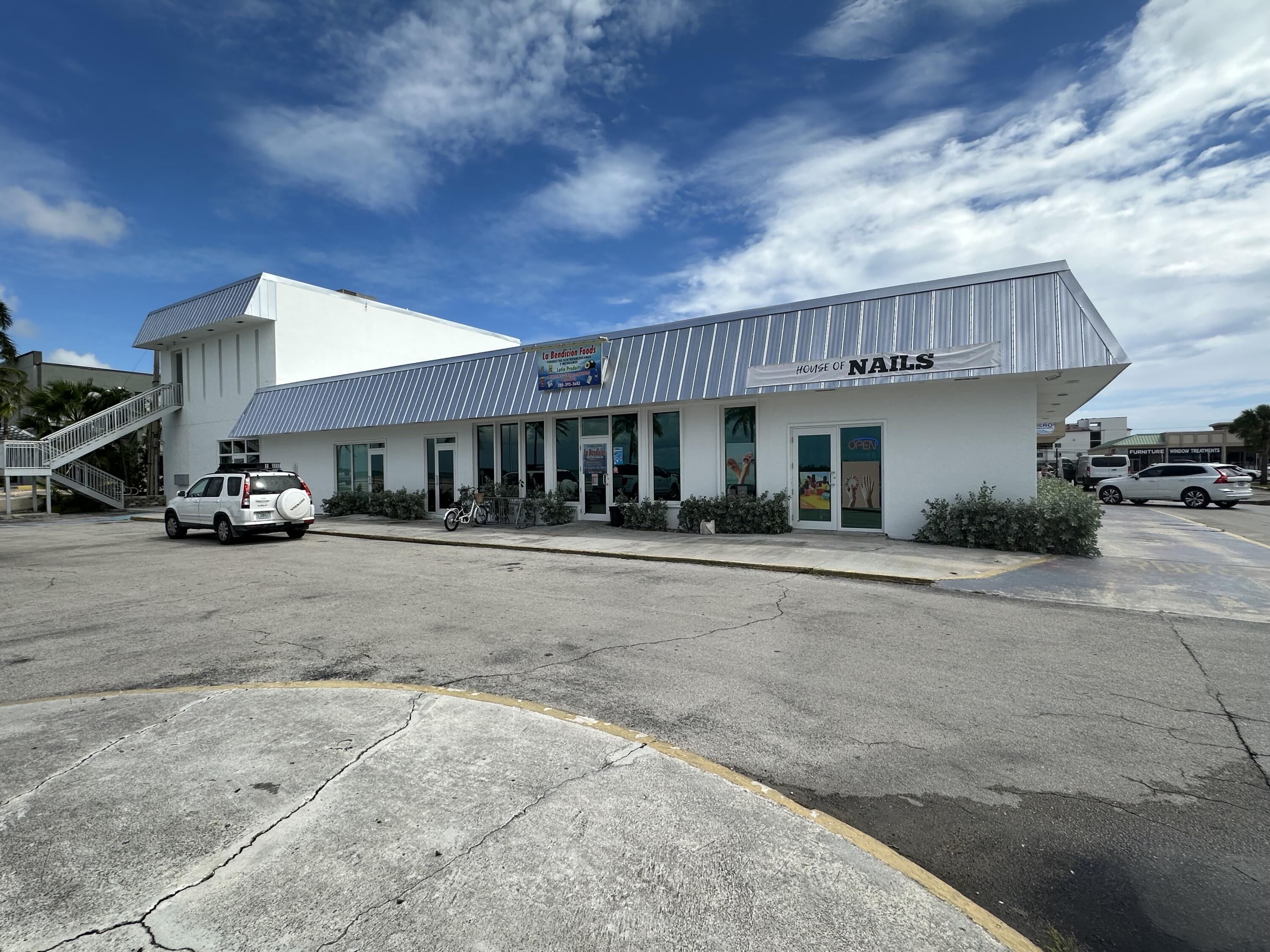 3340 N Roosevelt Boulevard 1