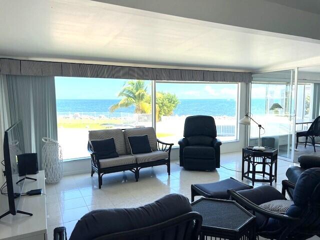 118 Coral Way