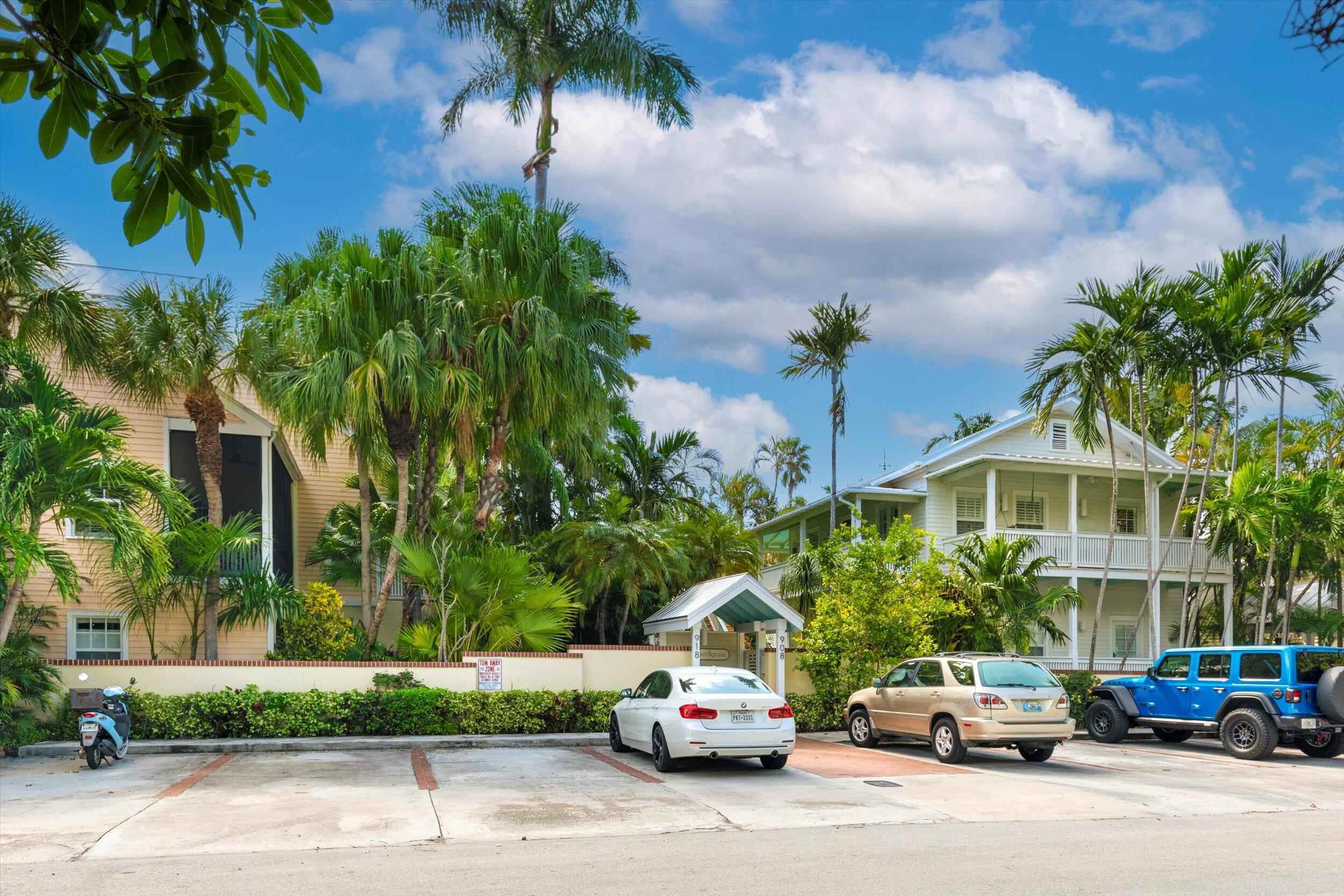 918 Southard Street 204