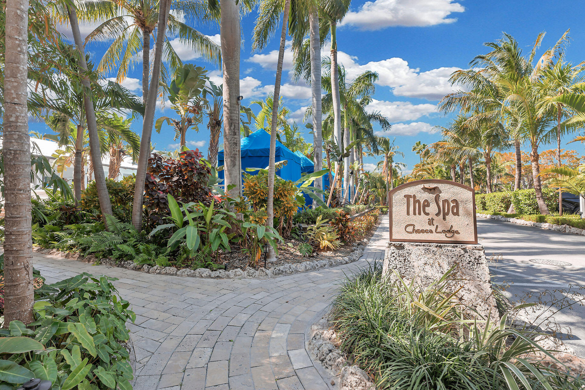 81801 Overseas Highway 208