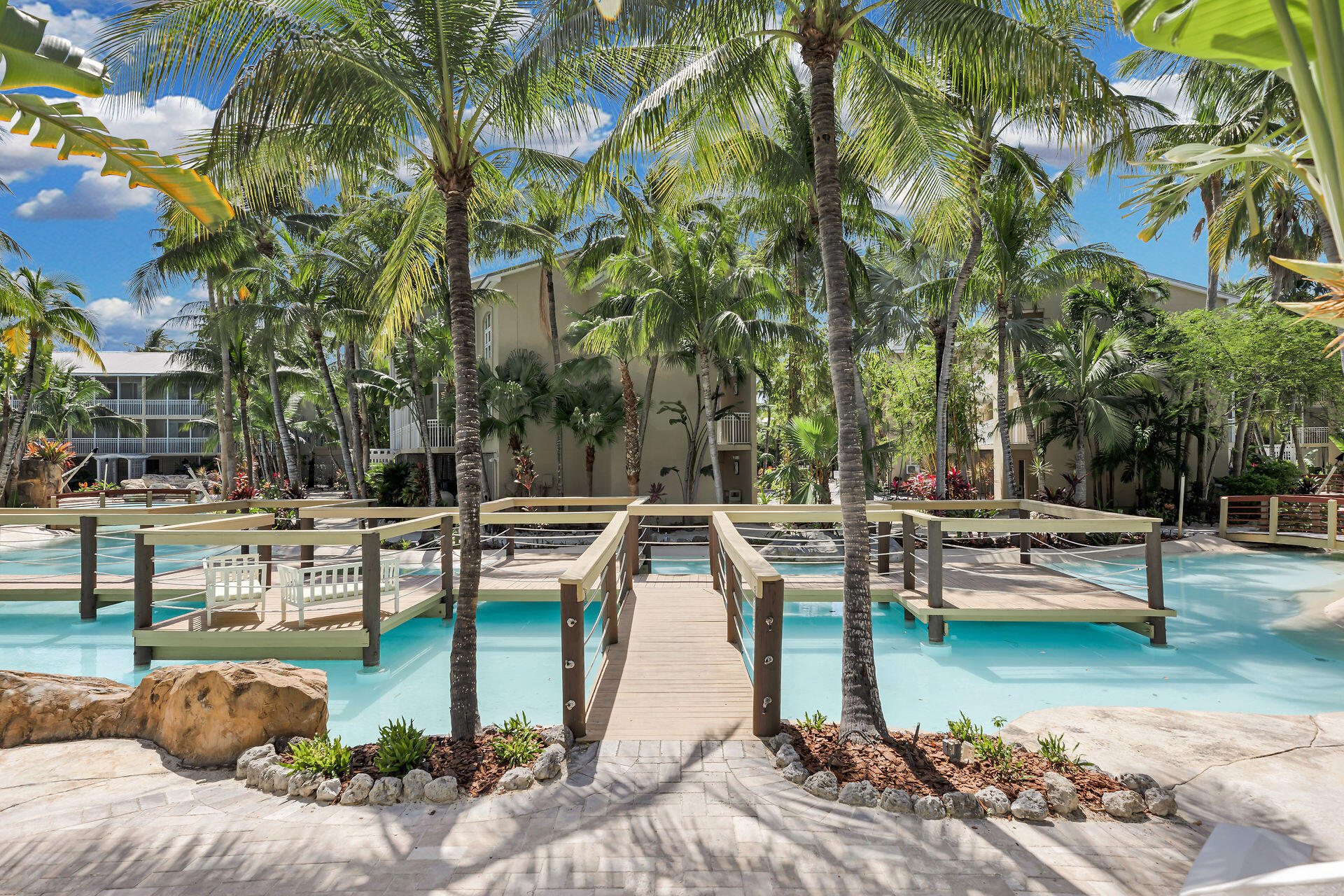 81801 Overseas Highway 208