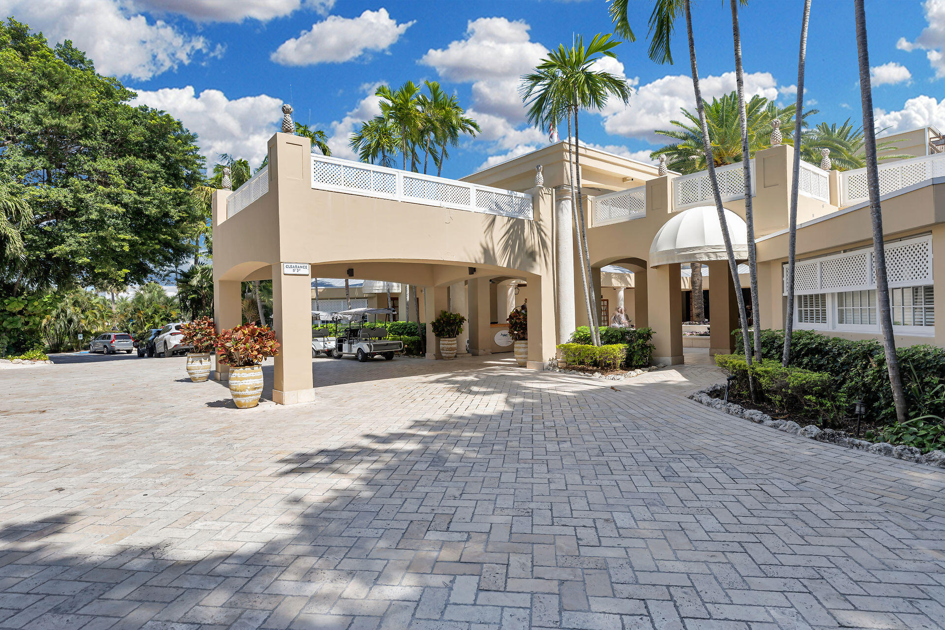 81801 Overseas Highway 208