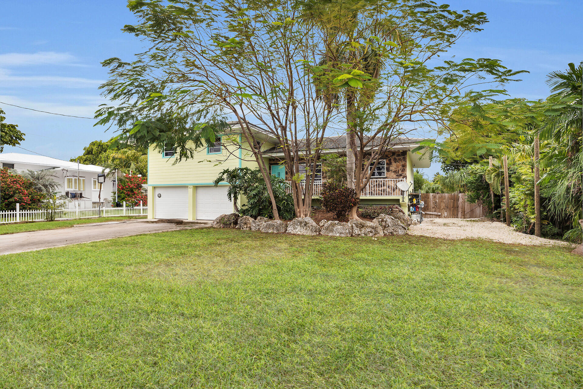 323 Calzada De Bougainville